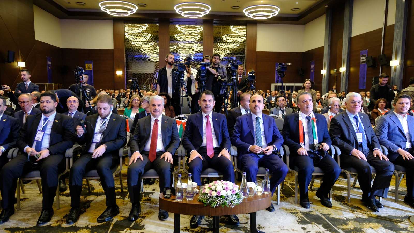 Konya- Bakan Kurum: İnsanlığın ortak vicdanına yapılan barbar saldırıyı lanetliyorum - Görsel 1