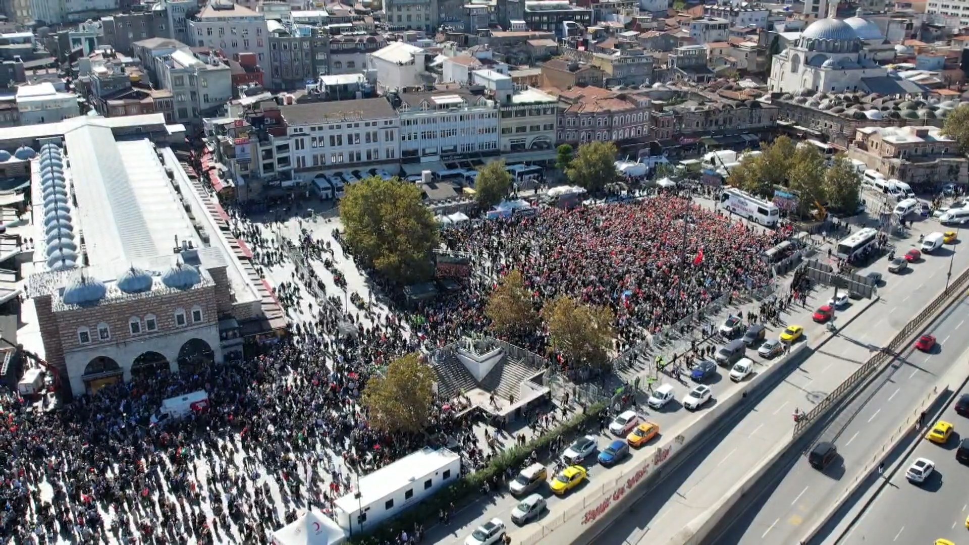 İstanbul- Ayasofya'dan Eminönü Meydanı'na Filistin’e destek yürüyüşü - Görsel 6