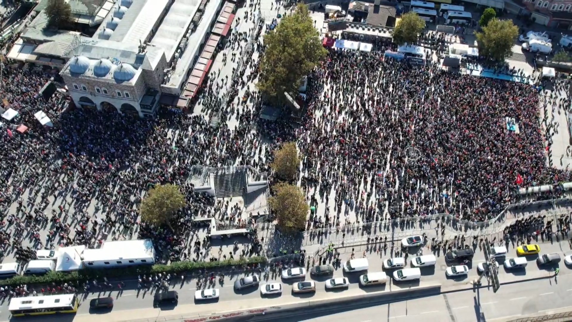 İstanbul- Ayasofya'dan Eminönü Meydanı'na Filistin’e destek yürüyüşü - Görsel 7