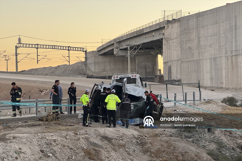 Konya'da devrilen otomobildeki 1 kişi öldü, 1 kişi yaralandı - Görsel 1