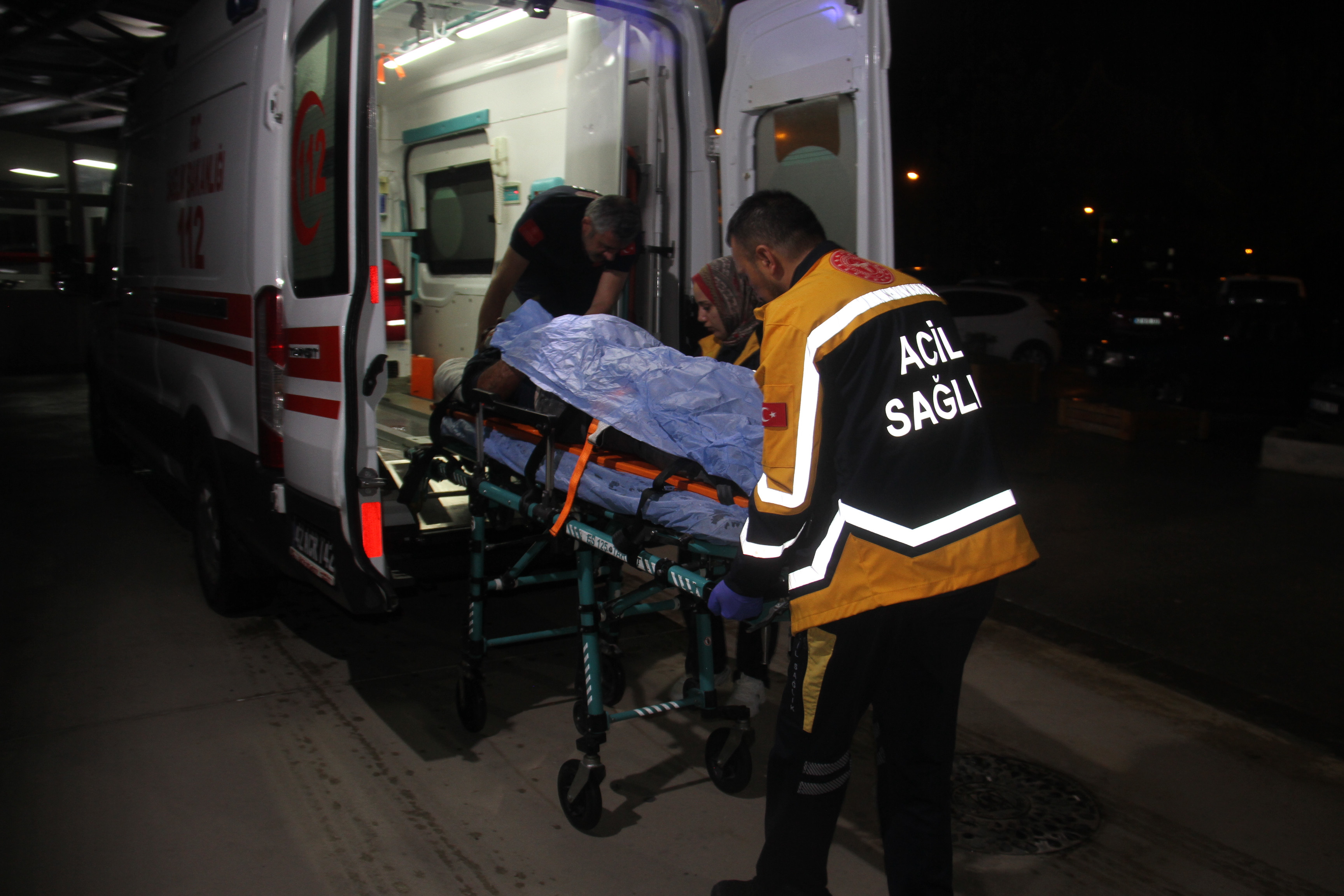 Beyşehirde  tır ile kamyonetin çarpıştığı kazada 1 kişi öldü, 2 kişi yaralandı - Görsel 5