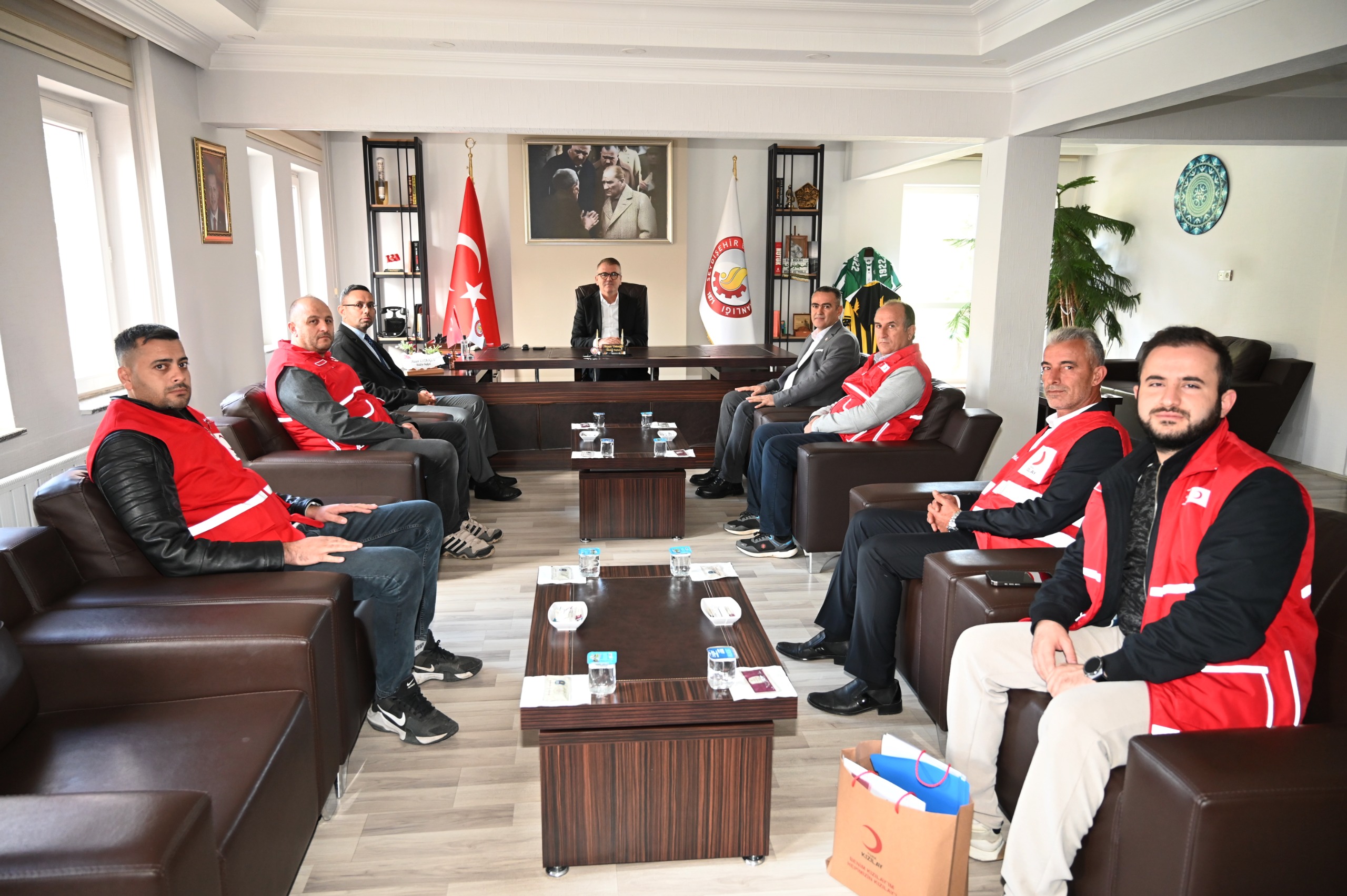 SEYDİŞEHİR KIZILAY'DAN BELEDİYE BAŞKANI HASAN USTAOĞLU'NA TEŞEKKÜR ZİYARET  - Görsel 4