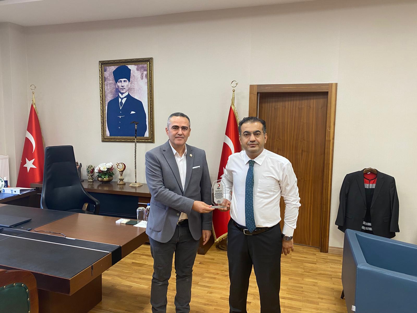 SEYDİŞEHİR KIZILAY'DAN KAYMAKAM BEY'E TEŞEKKÜR ZİYARETİ - Görsel 1