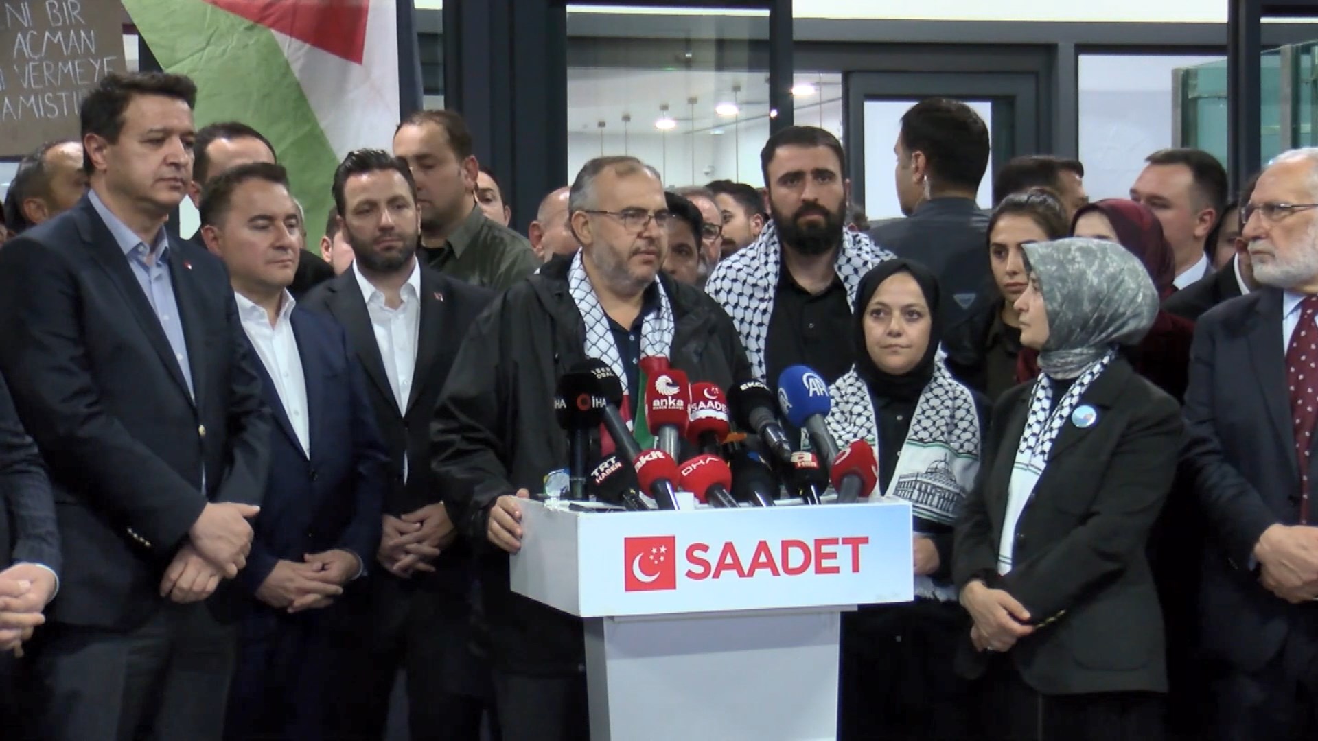 İstanbul - Özgürlük Filosu'nda alıkonulan 3 milletvekili İstanbul'a geldi - Görsel 1