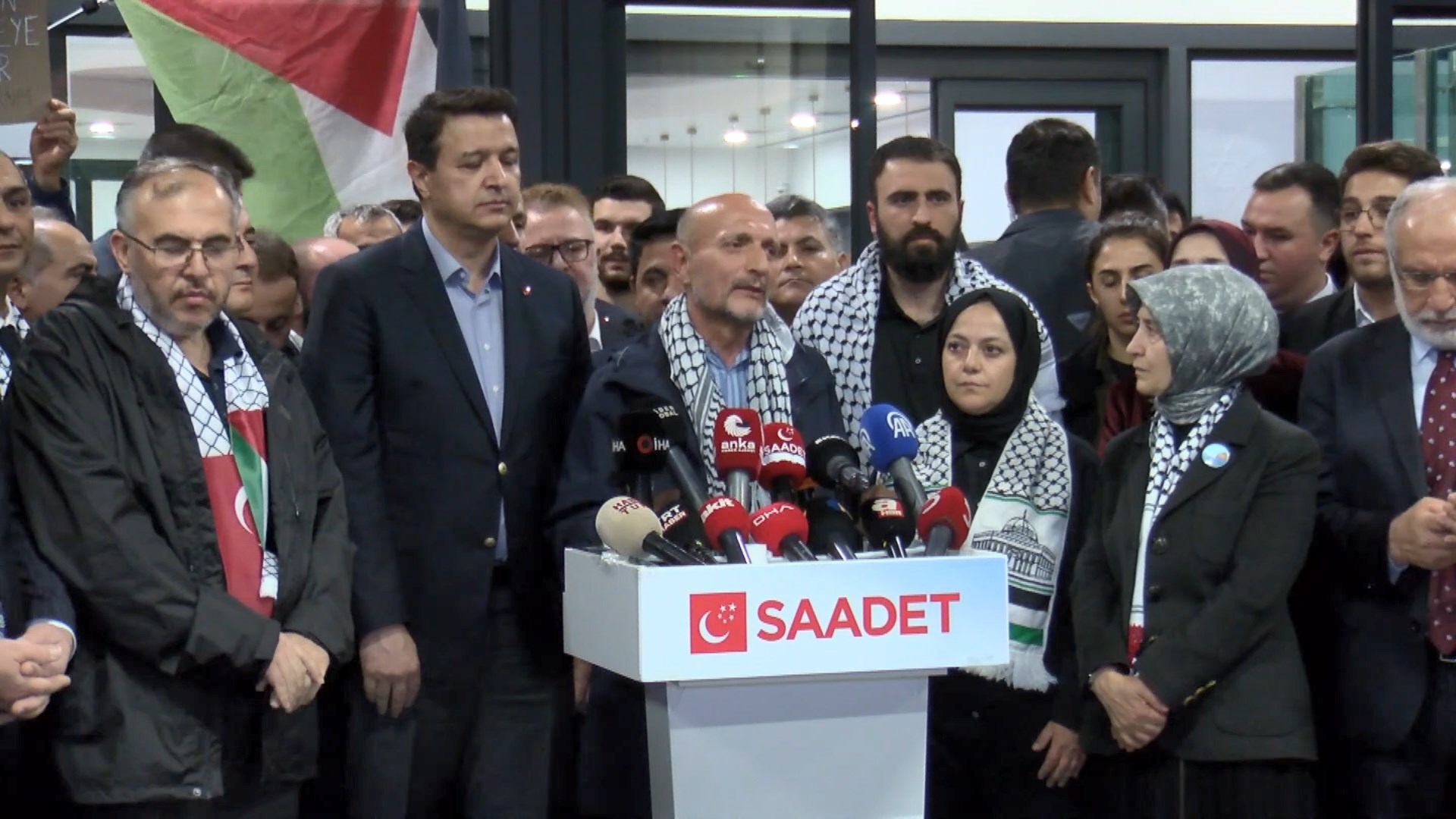 İstanbul - Özgürlük Filosu'nda alıkonulan 3 milletvekili İstanbul'a geldi - Görsel 2