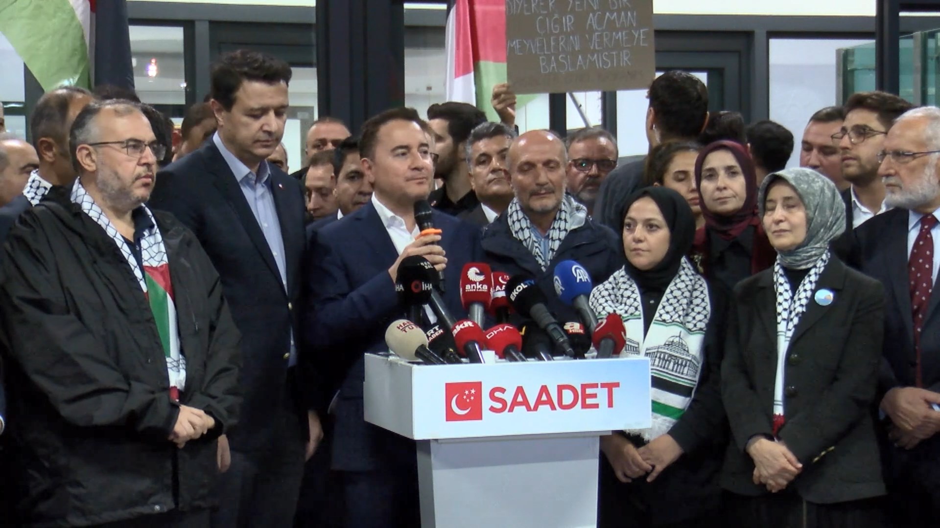 İstanbul - Özgürlük Filosu'nda alıkonulan 3 milletvekili İstanbul'a geldi - Görsel 4