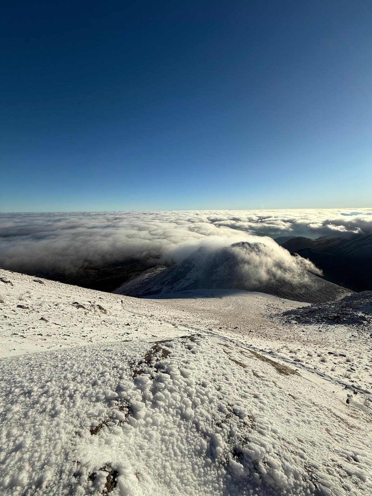 Hasan Dağı’nın zirvesine yağan kar, kartpostallık görüntüler ortaya çıkardı - Görsel 3