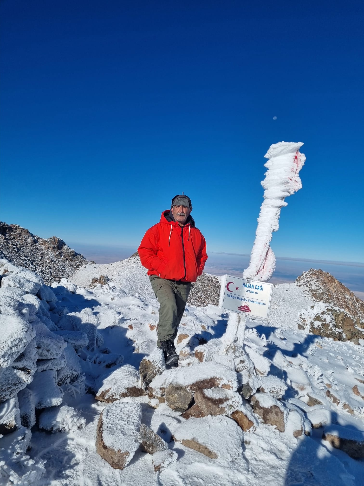 Hasan Dağı’nın zirvesine yağan kar, kartpostallık görüntüler ortaya çıkardı - Görsel 4