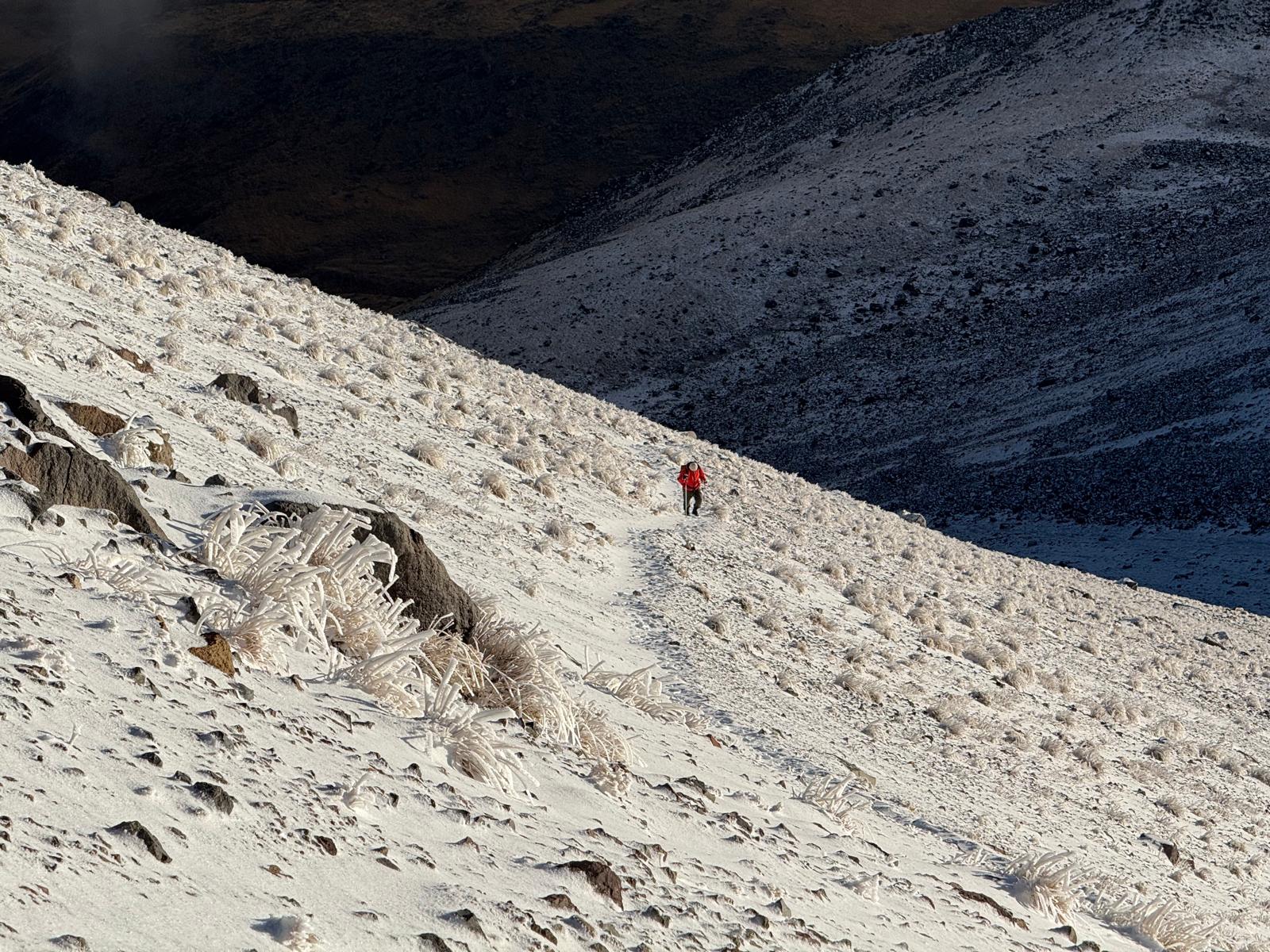 Hasan Dağı’nın zirvesine yağan kar, kartpostallık görüntüler ortaya çıkardı - Görsel 7