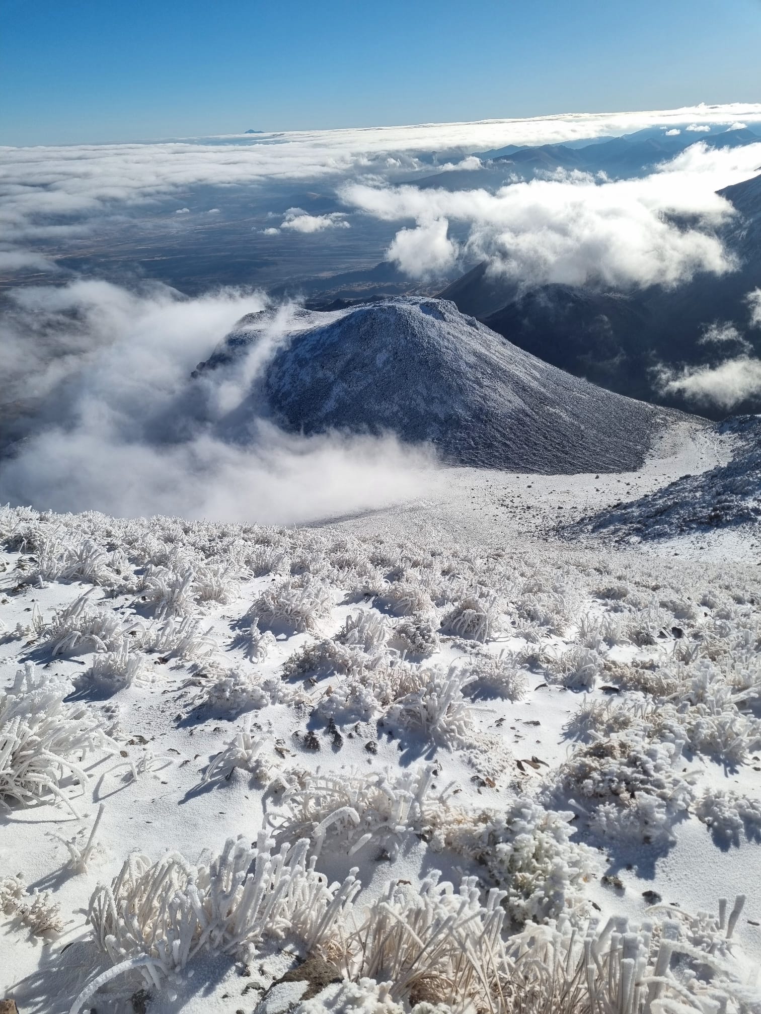 Hasan Dağı’nın zirvesine yağan kar, kartpostallık görüntüler ortaya çıkardı - Görsel 9