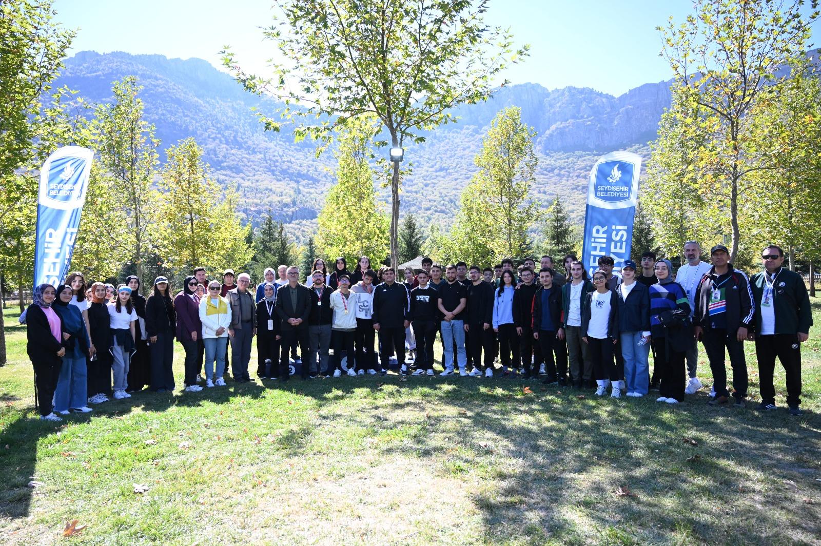 ÜNİVERSİTE ÖĞRENCİLERİ, ORYANTİRİNG İLE HEM EĞLENDİ HEM YARIŞTI  - Görsel 9