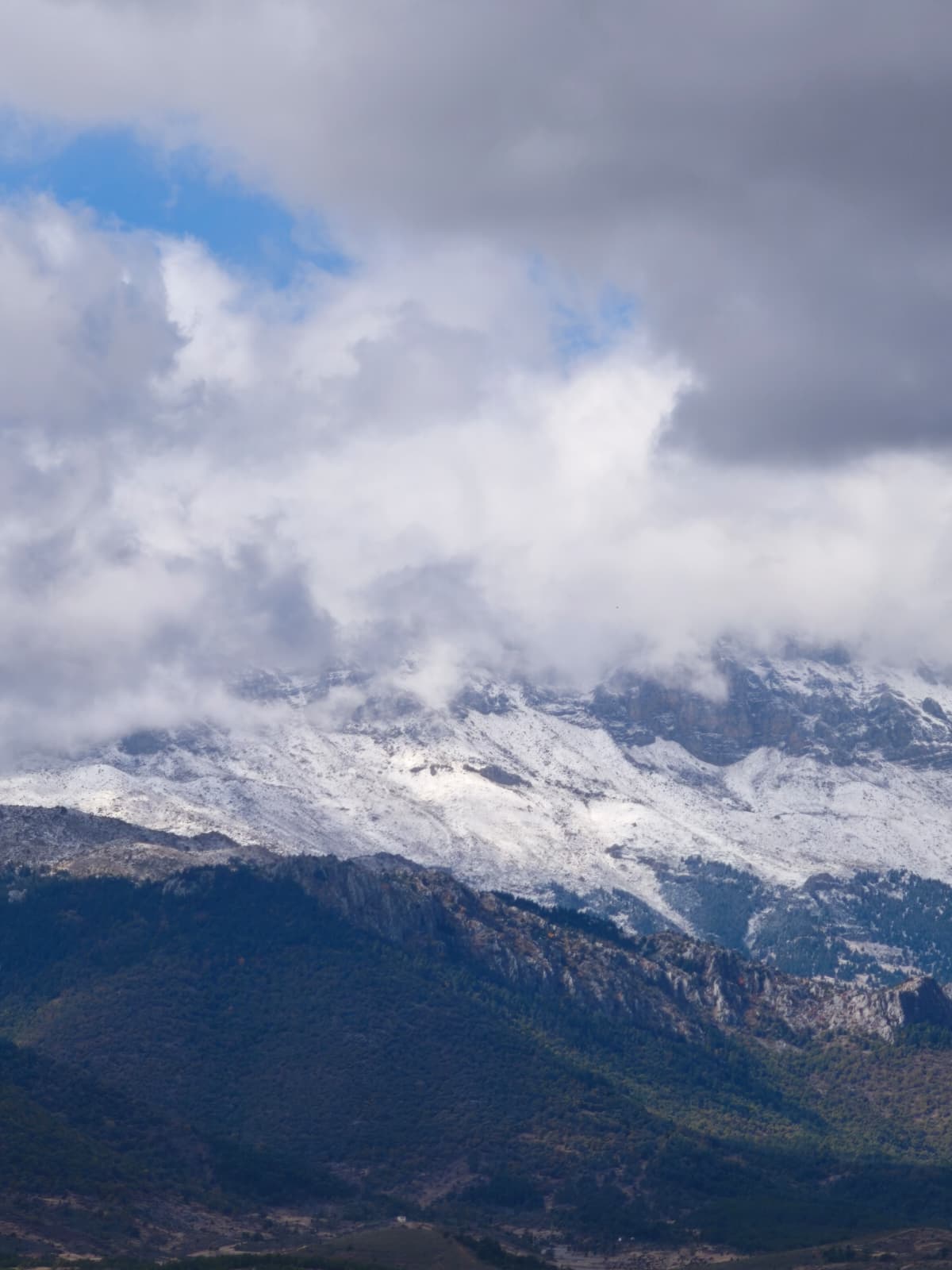 Seydişehir'in Yükseklerine Mevsimin İlk Karı Düştü: Vatandaşlar Sevinçli - Görsel 1