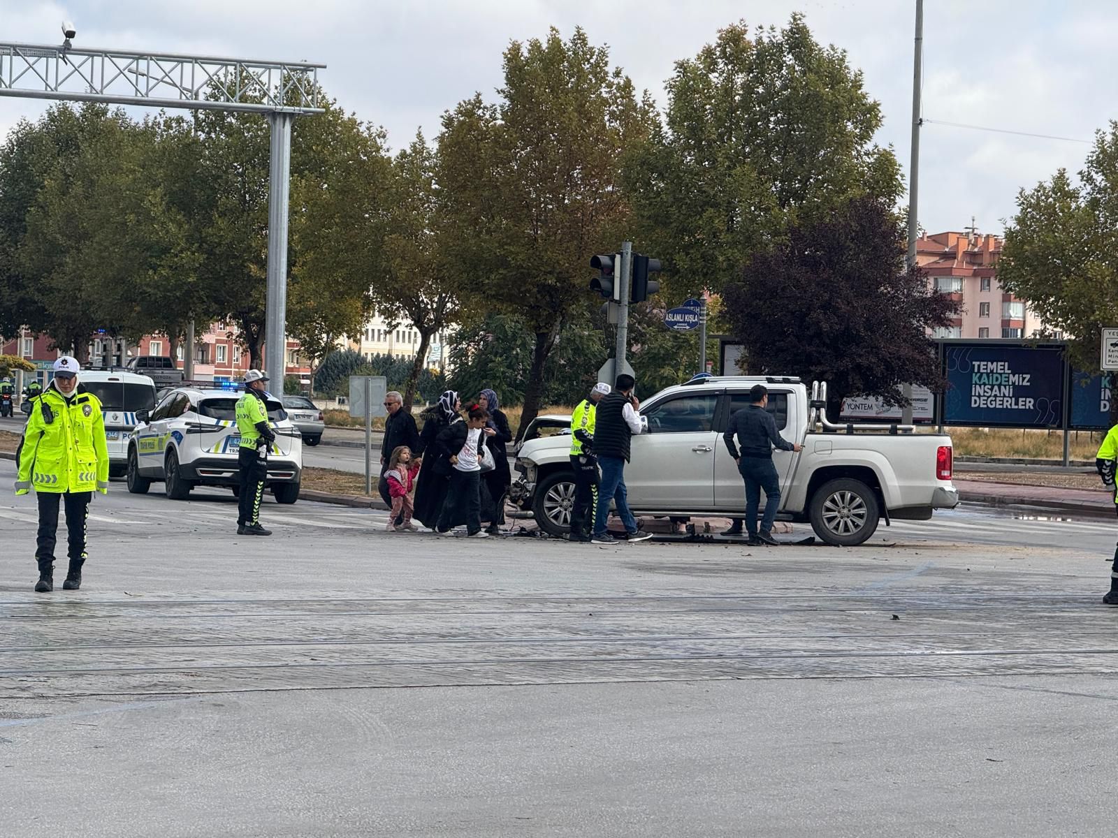 Konya'da Hasta Taşıyan Ambulans Devrildi: 3 Yaralı - Görsel 3