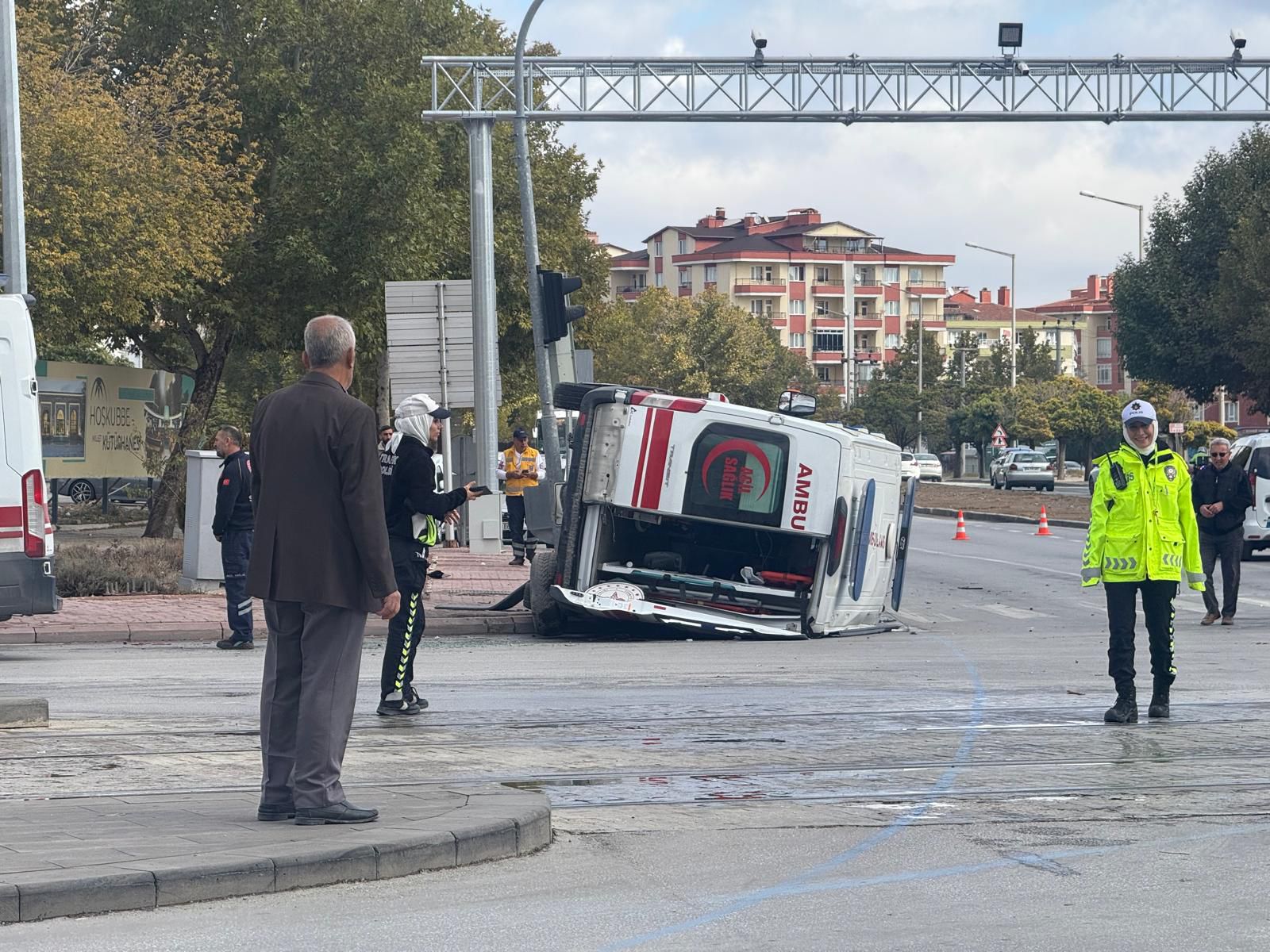 Konya'da Hasta Taşıyan Ambulans Devrildi: 3 Yaralı - Görsel 4