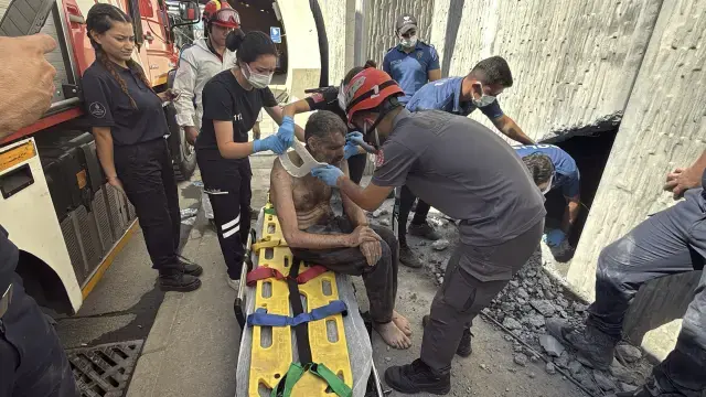 İstanbul'da duvarın arasında günlerce mahsur kalan kişi bakın kim çıktı - Görsel 1