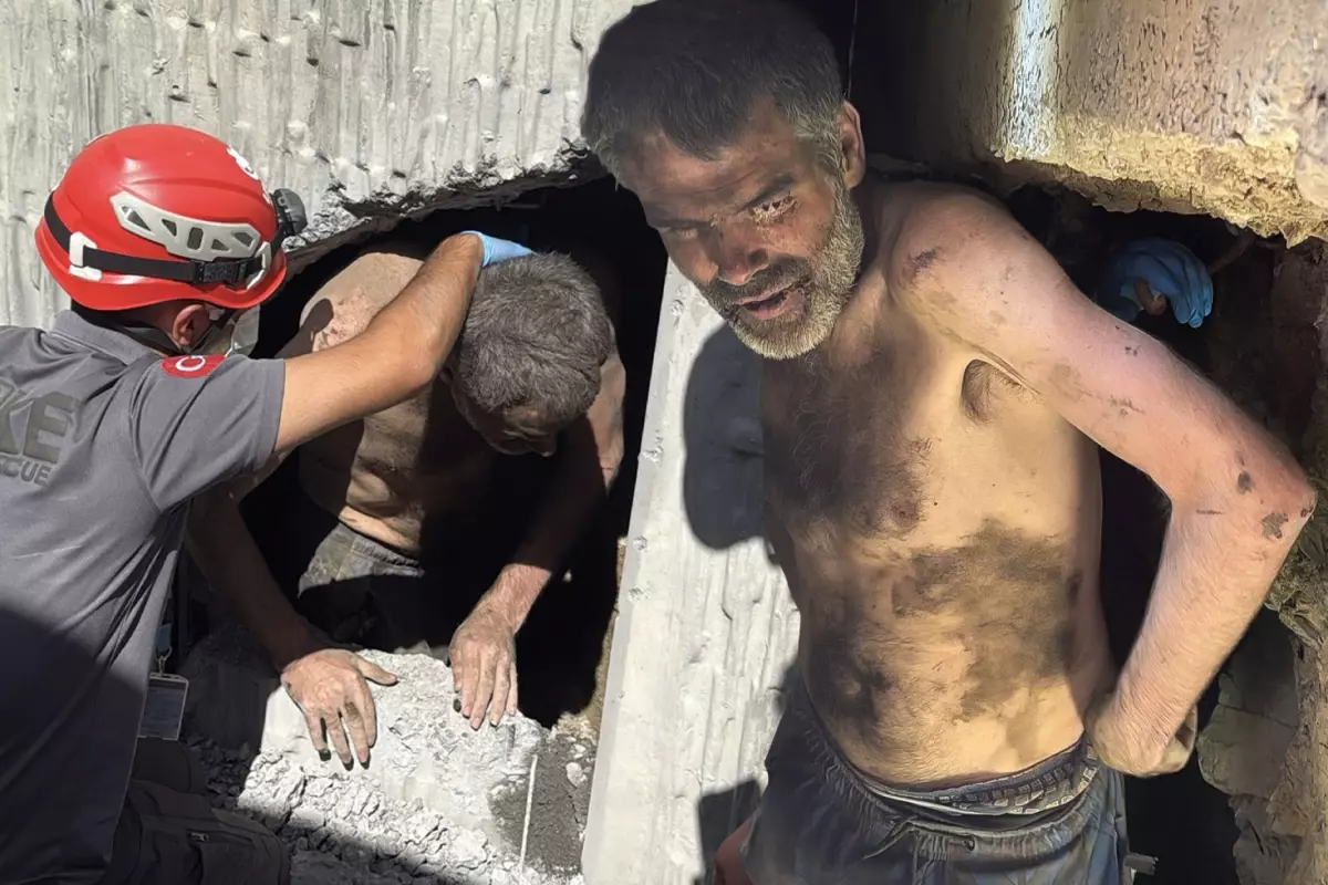 İstanbul'da duvarın arasında günlerce mahsur kalan kişi bakın kim çıktı - Görsel 2