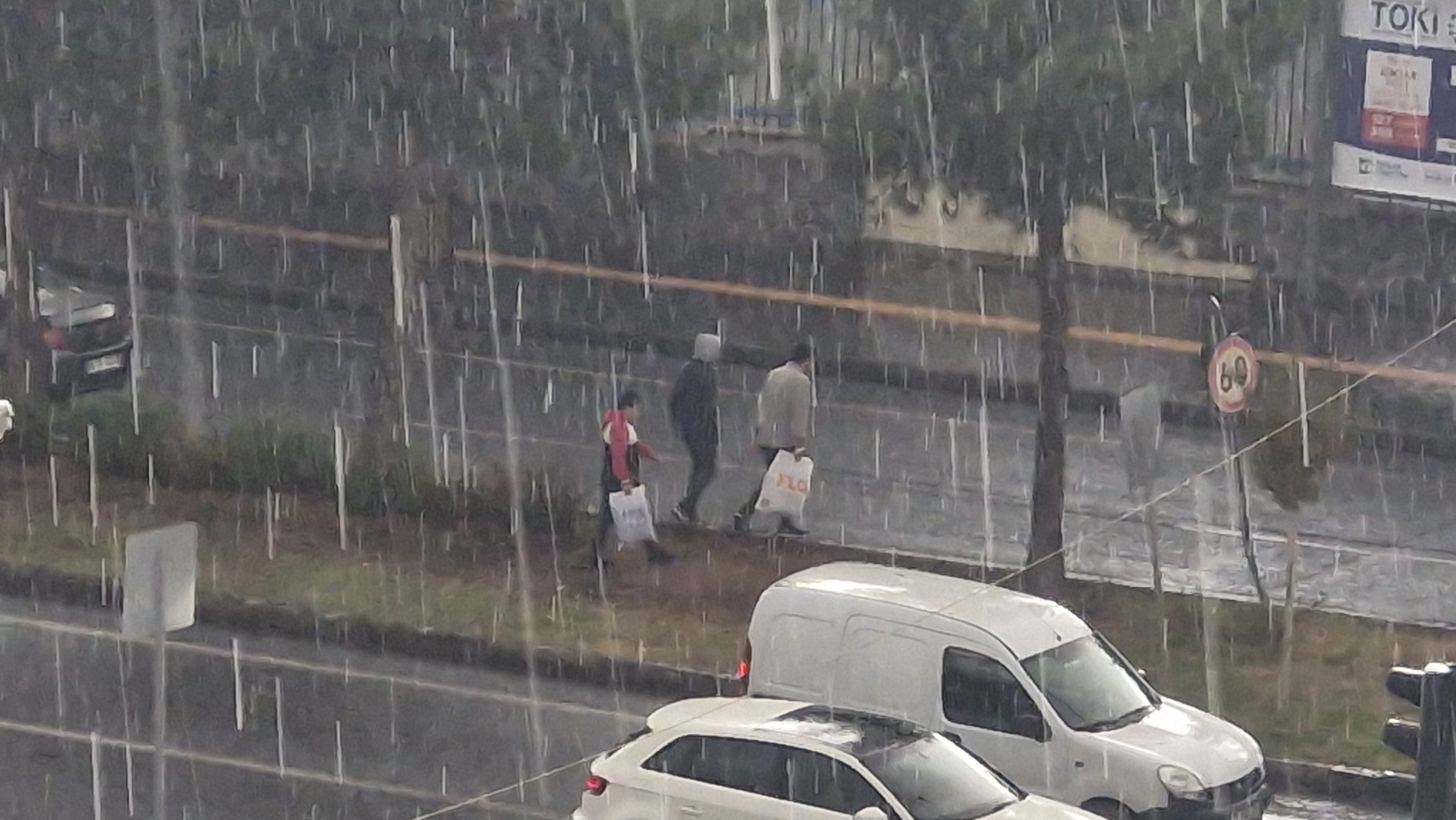 Diyarbakır’da yıldırım düşme anı kamerada - Görsel 3