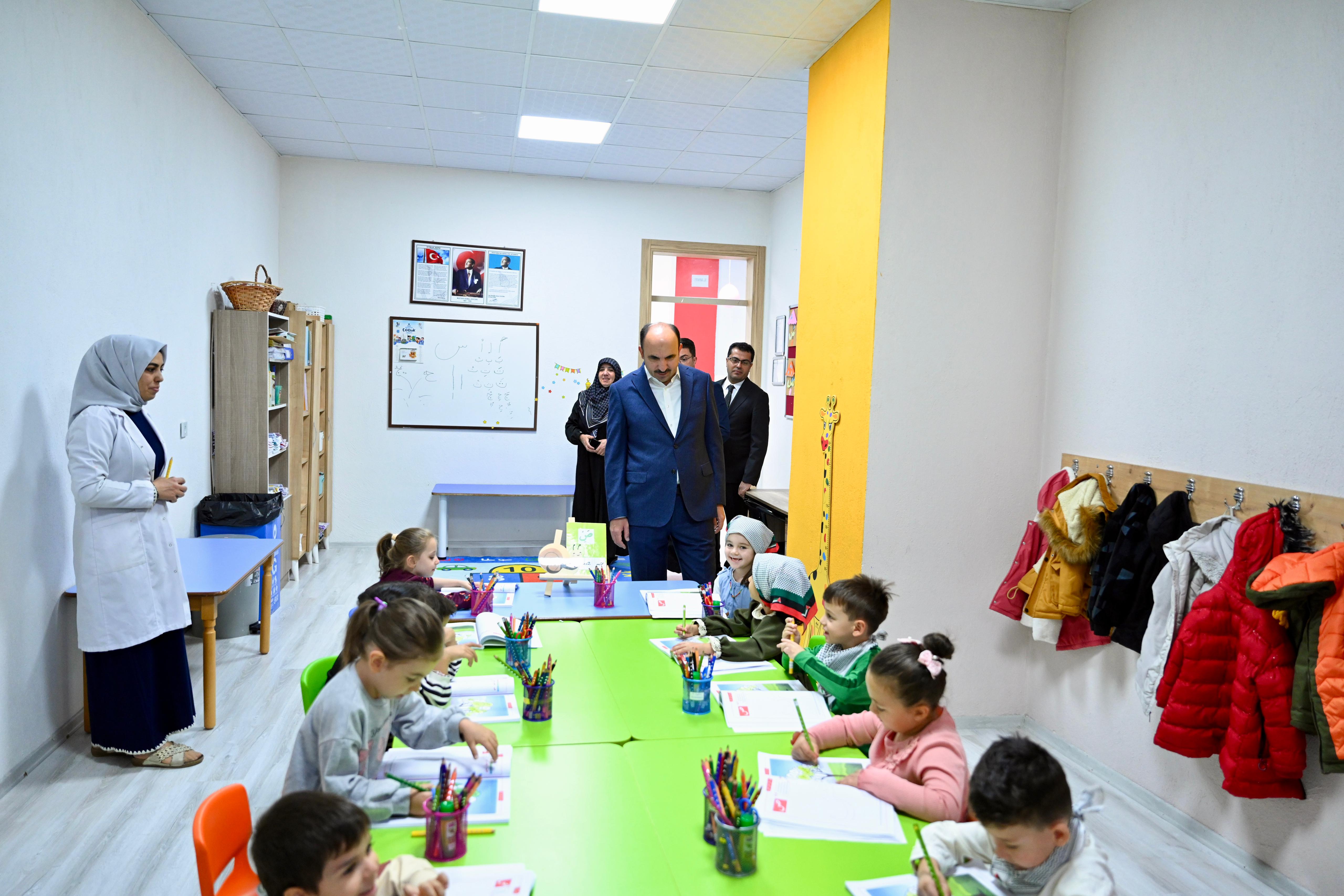 BAŞKAN ALTAY FİLİSTİN DUYARLILIĞI İLE DİKKAT ÇEKEN MİNİK ÖĞRENCİLERİ ZİYARET ETTİ - Görsel 2