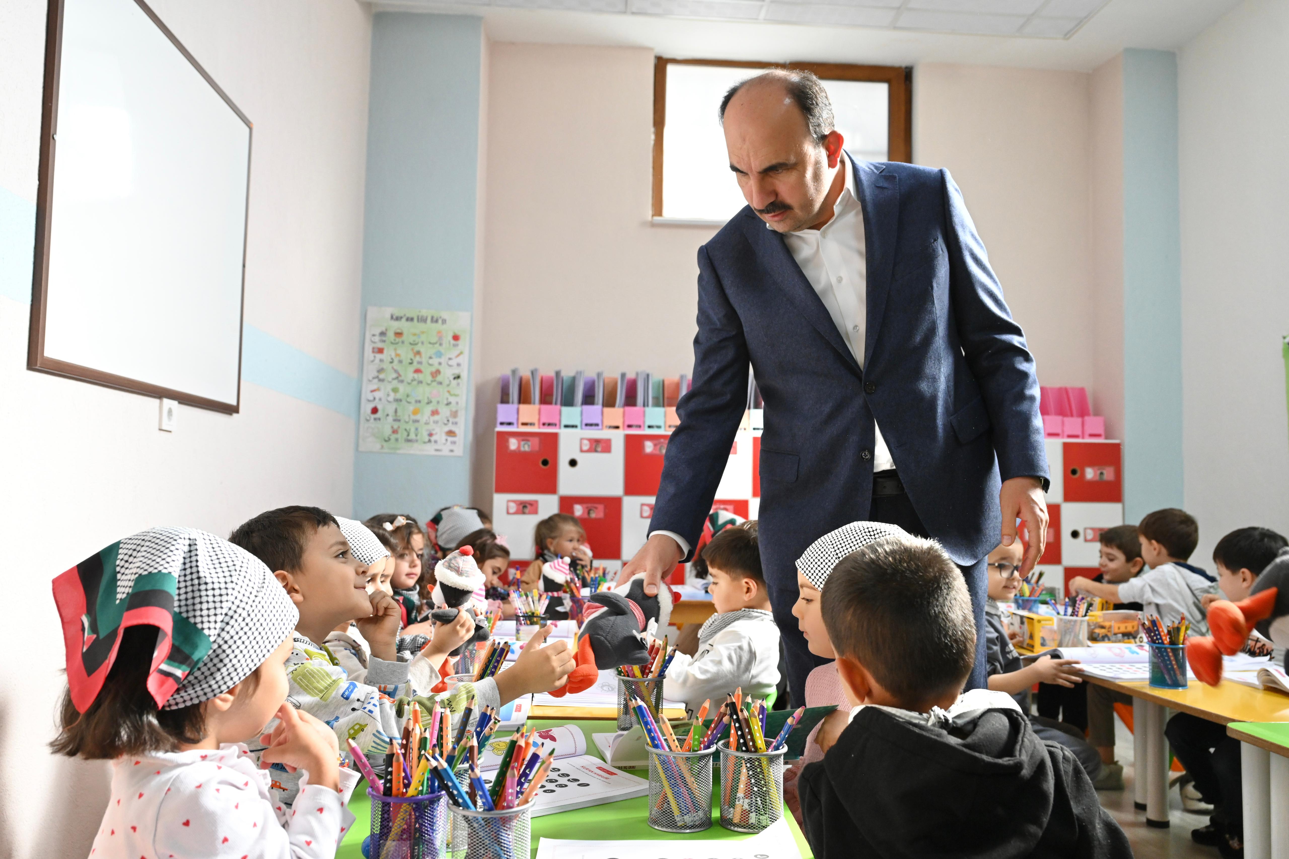 BAŞKAN ALTAY FİLİSTİN DUYARLILIĞI İLE DİKKAT ÇEKEN MİNİK ÖĞRENCİLERİ ZİYARET ETTİ - Görsel 3