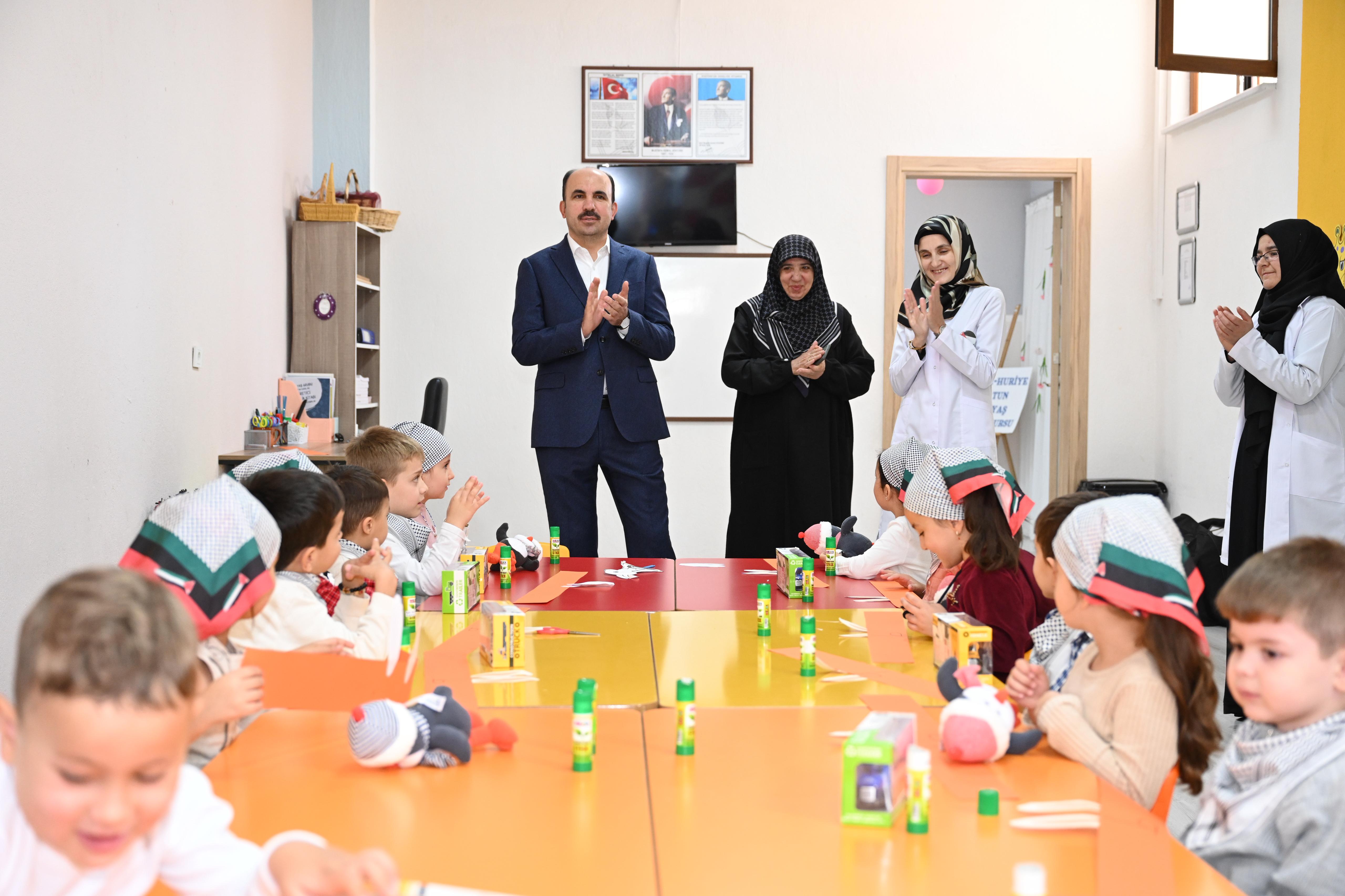 BAŞKAN ALTAY FİLİSTİN DUYARLILIĞI İLE DİKKAT ÇEKEN MİNİK ÖĞRENCİLERİ ZİYARET ETTİ - Görsel 4