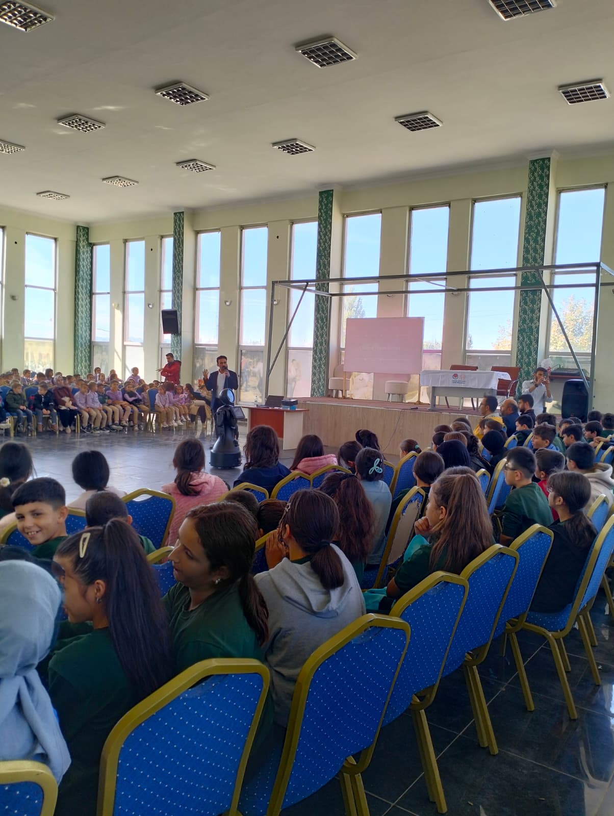 Ahırlı’da Öğrencilere Yönelik Teknoloji ve Robotik Sunumu Gerçekleştirildi - Görsel 6