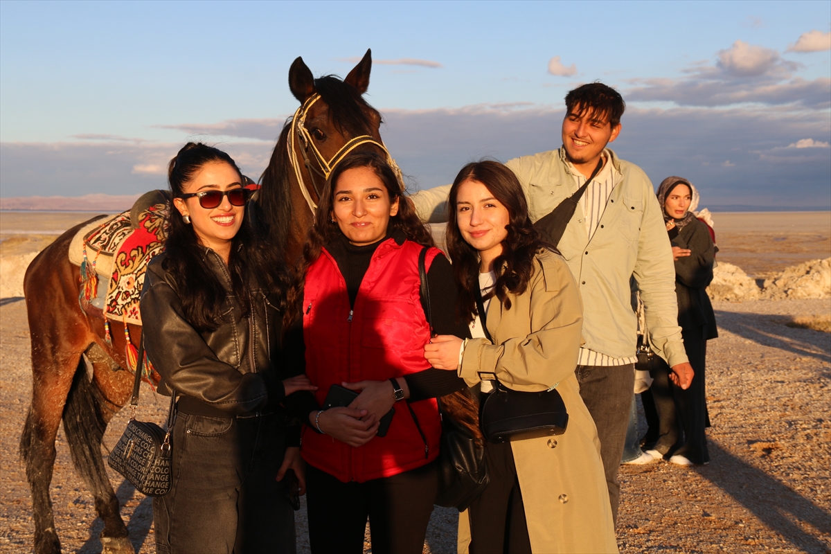  Tuz Gölü, at ve ATV turlarıyla turistlerin gözdesi oluyor - Görsel 2