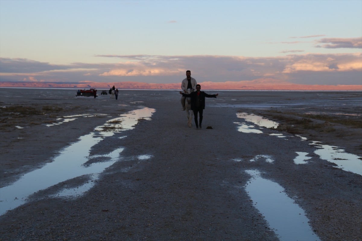  Tuz Gölü, at ve ATV turlarıyla turistlerin gözdesi oluyor - Görsel 5