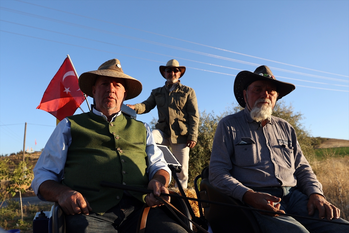 KONYA - Almanya'dan Kudüs'e faytonla giden aktivistler Gazze'deki ateşkesten mutlu - Görsel 1