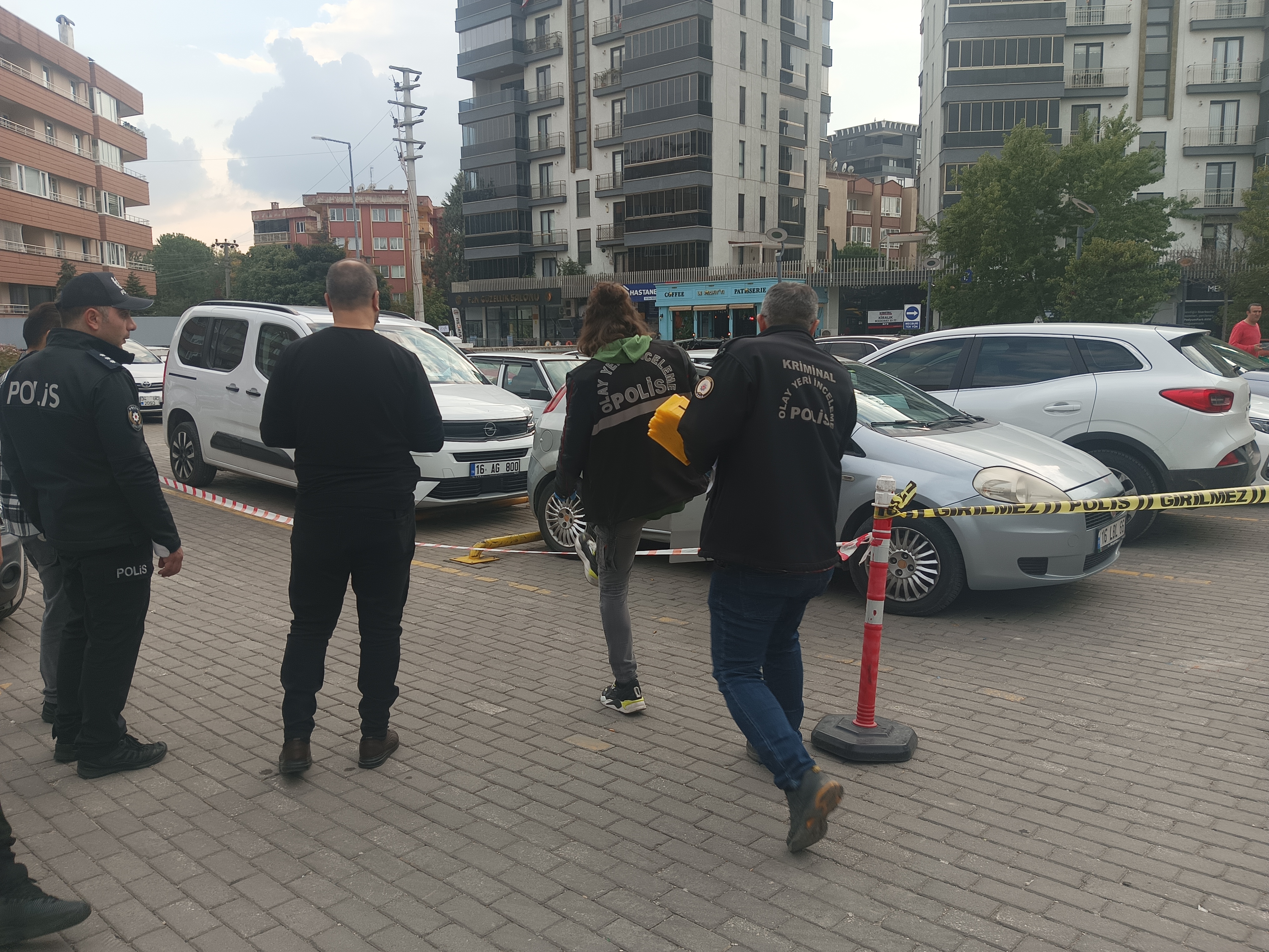 Bursa - Kafenin işletme müdürüne AVM'nin otoparkında silahlı saldırı; ağır yaralı  - Görsel 2