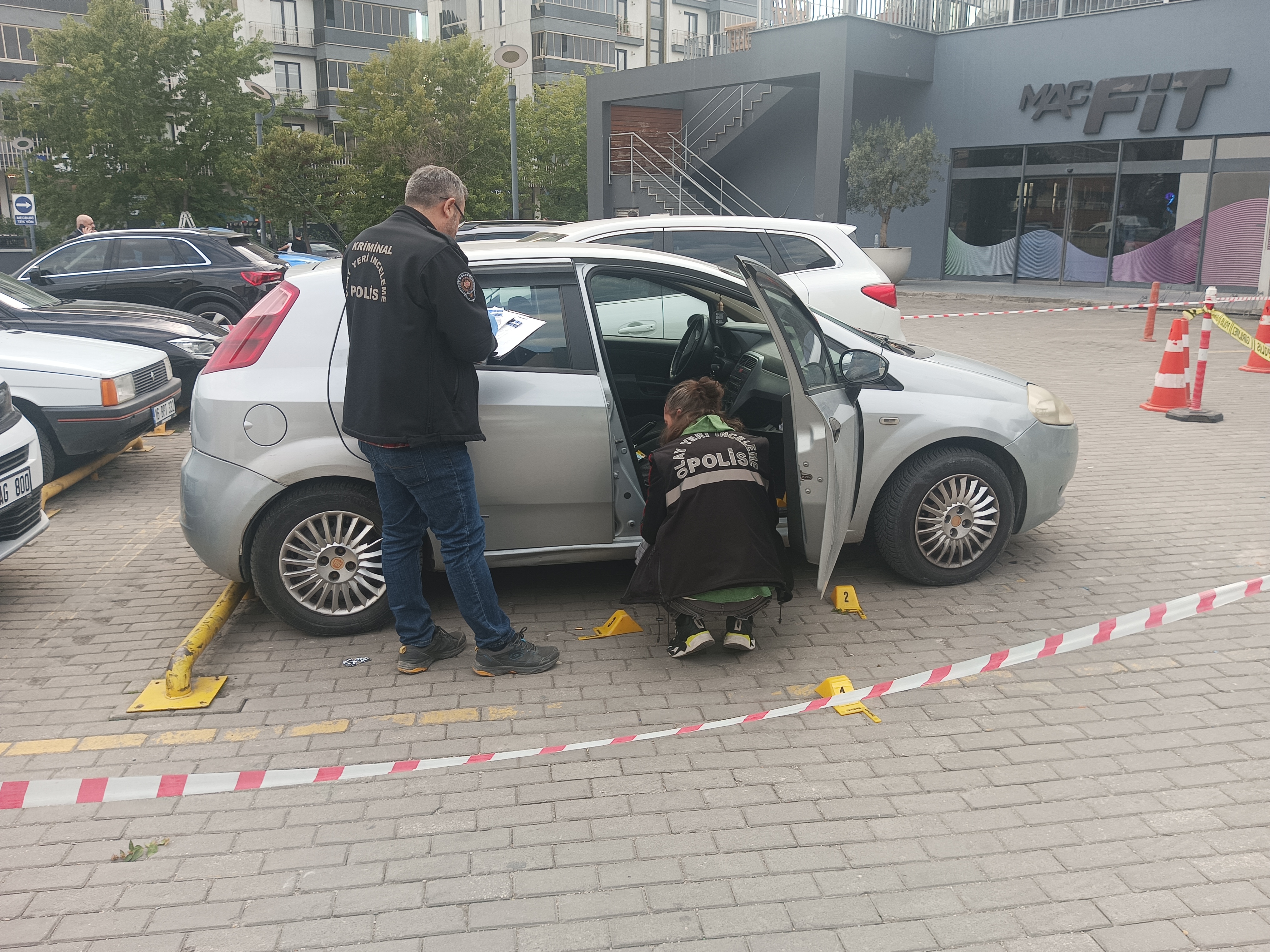Bursa - Kafenin işletme müdürüne AVM'nin otoparkında silahlı saldırı; ağır yaralı  - Görsel 4