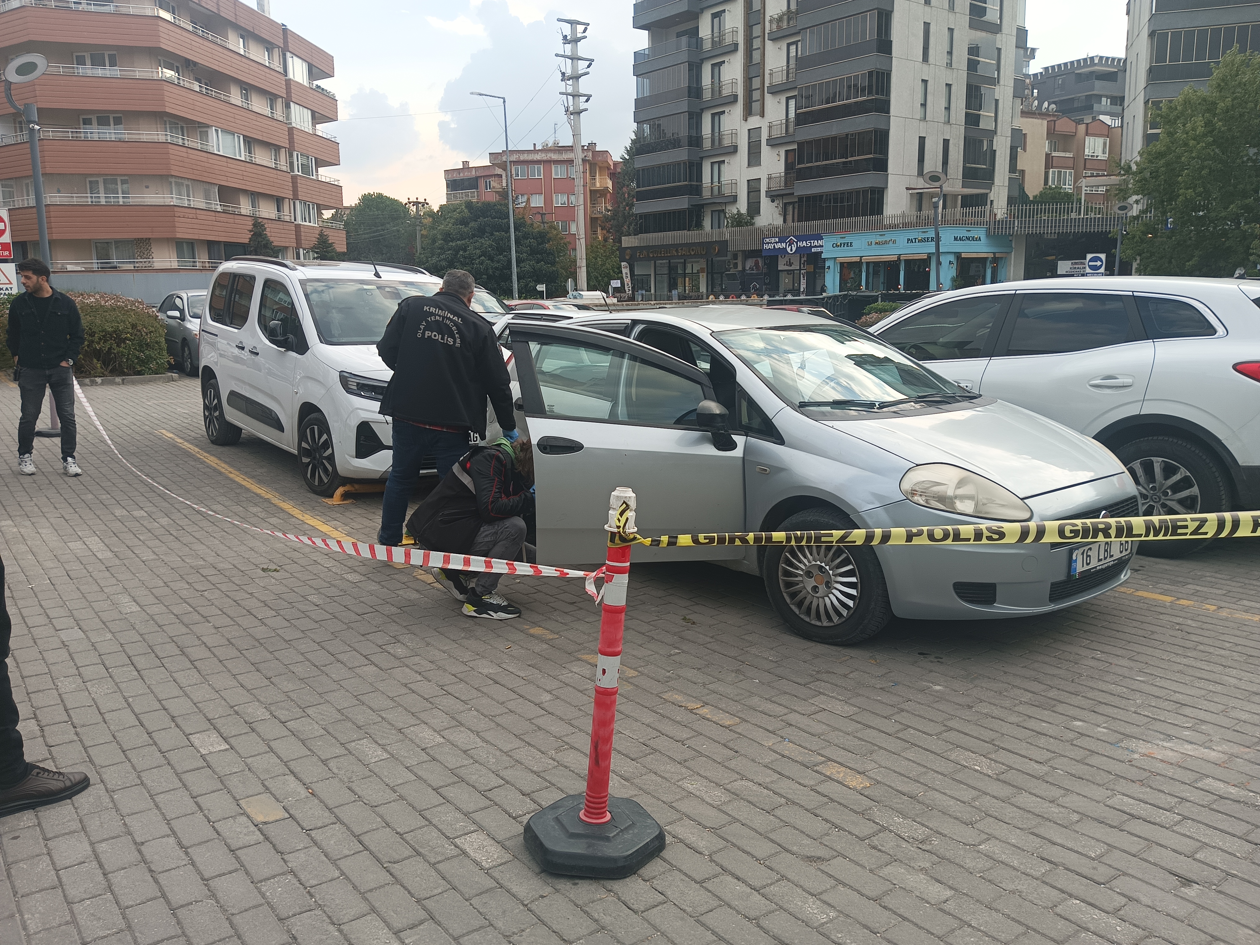 Bursa - Kafenin işletme müdürüne AVM'nin otoparkında silahlı saldırı; ağır yaralı  - Görsel 7