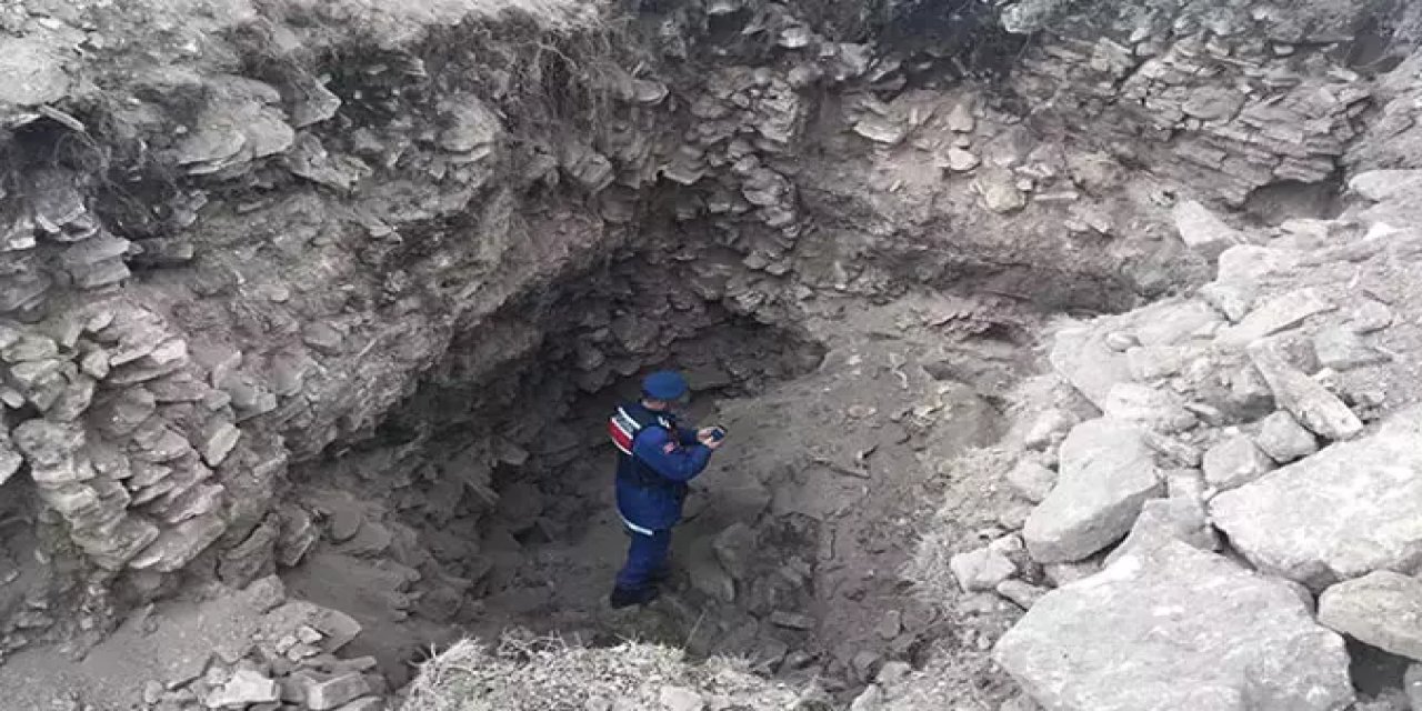 Konya'da Define Avcıları 25 Metrelik Çukura Düştü - Görsel 1