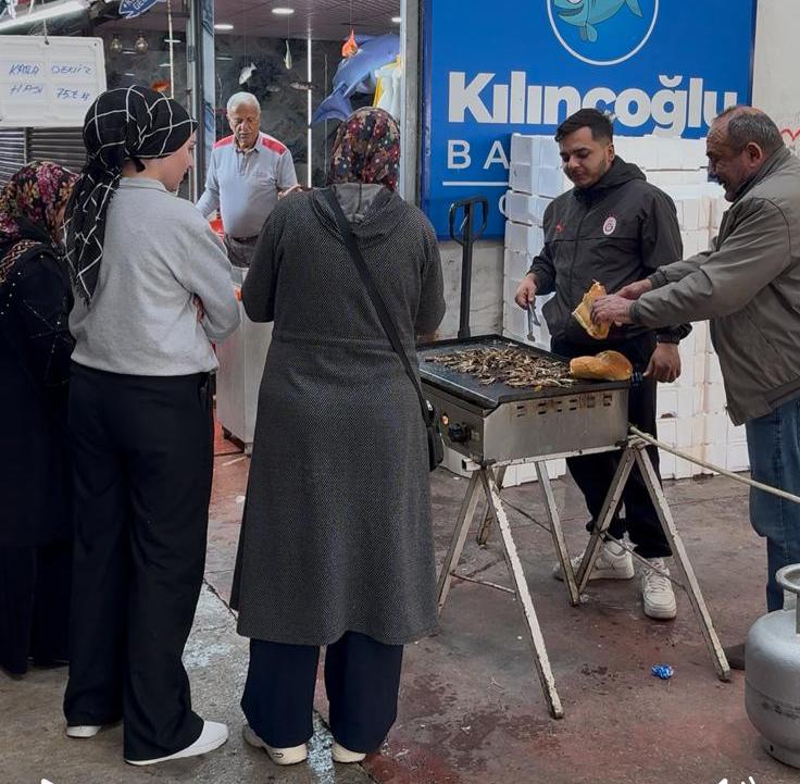 Kılınçoğlu Balıkçılık'tan Seydişehir'e Balık Ziyafeti: Hamsi 75 TL - Görsel 6