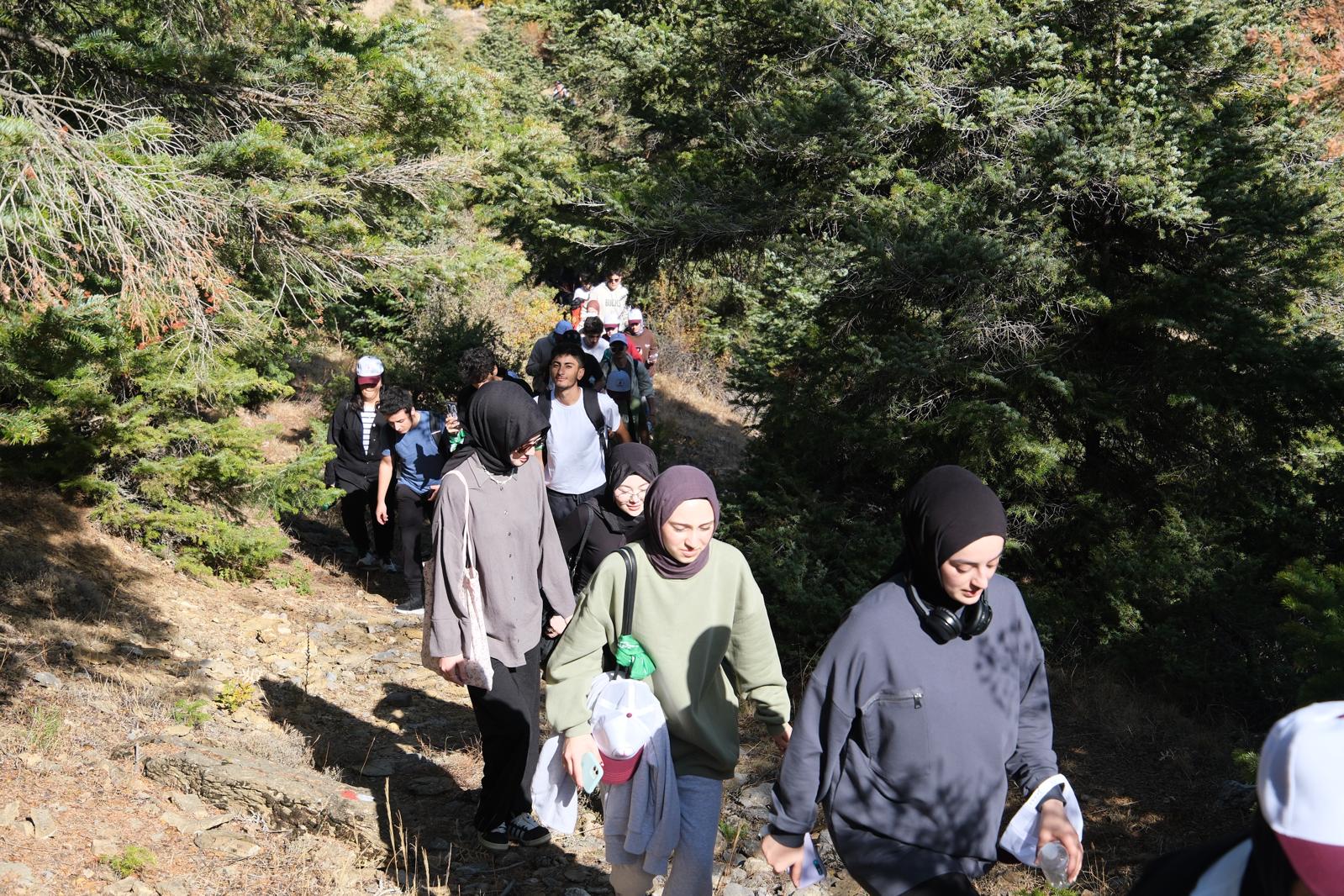 ÜNİVERSİTE ÖĞRENCİLERİ, TARİHİ HOMONADA YOLUNDA YÜRÜDÜ  - Görsel 1