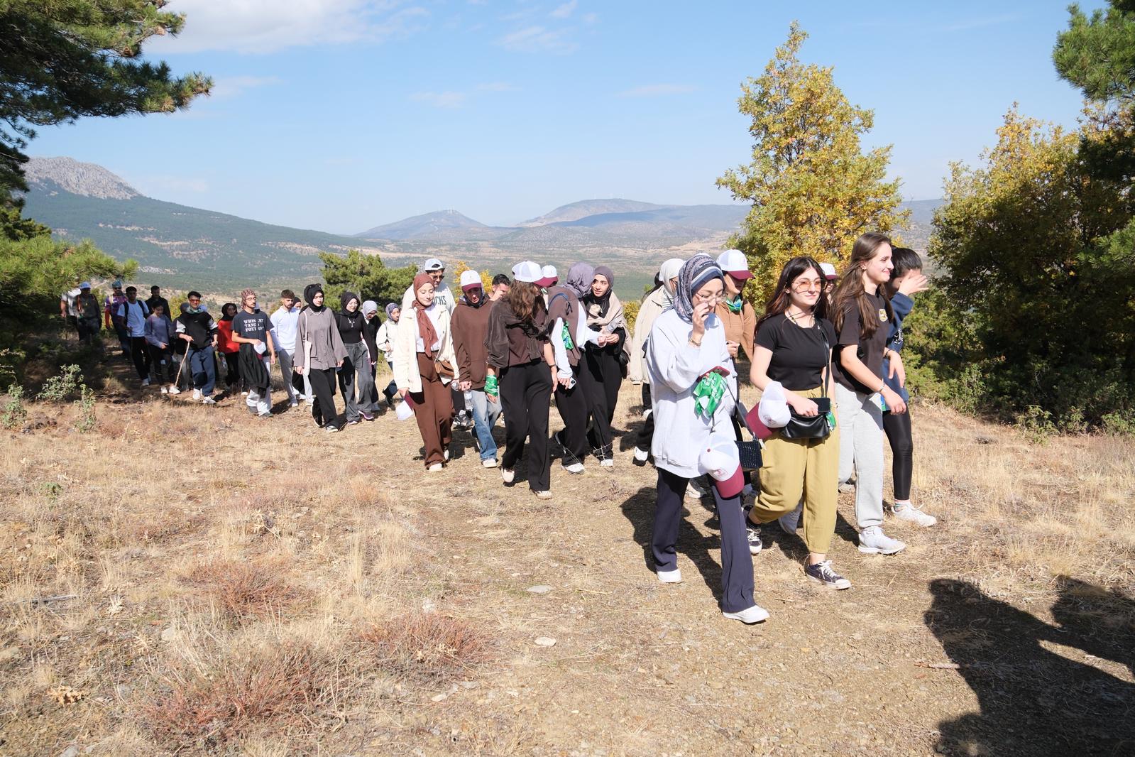ÜNİVERSİTE ÖĞRENCİLERİ, TARİHİ HOMONADA YOLUNDA YÜRÜDÜ  - Görsel 2