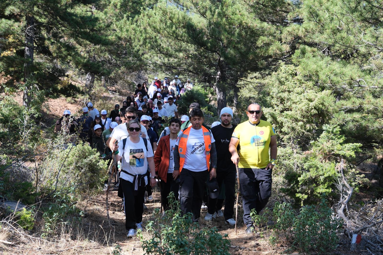 ÜNİVERSİTE ÖĞRENCİLERİ, TARİHİ HOMONADA YOLUNDA YÜRÜDÜ  - Görsel 6