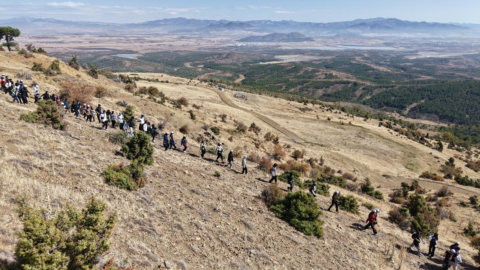 ÜNİVERSİTE ÖĞRENCİLERİ, TARİHİ HOMONADA YOLUNDA YÜRÜDÜ  - Görsel 8