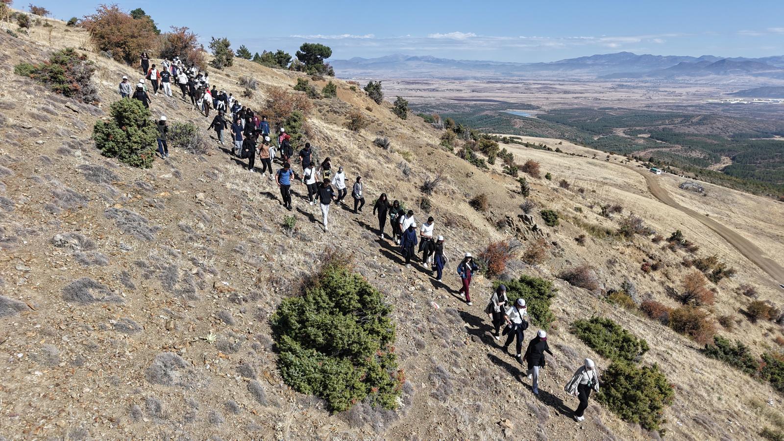 ÜNİVERSİTE ÖĞRENCİLERİ, TARİHİ HOMONADA YOLUNDA YÜRÜDÜ  - Görsel 9