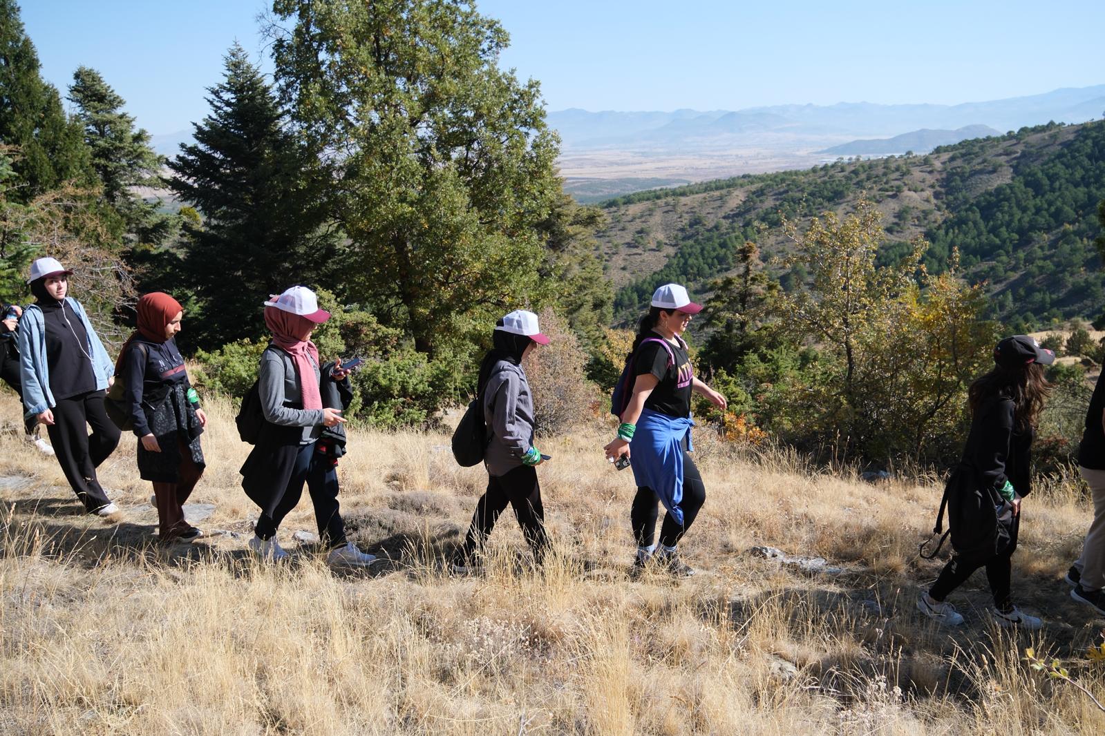 ÜNİVERSİTE ÖĞRENCİLERİ, TARİHİ HOMONADA YOLUNDA YÜRÜDÜ  - Görsel 10