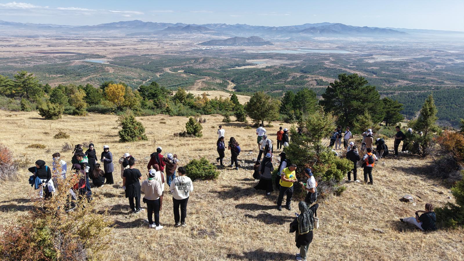 ÜNİVERSİTE ÖĞRENCİLERİ, TARİHİ HOMONADA YOLUNDA YÜRÜDÜ  - Görsel 11