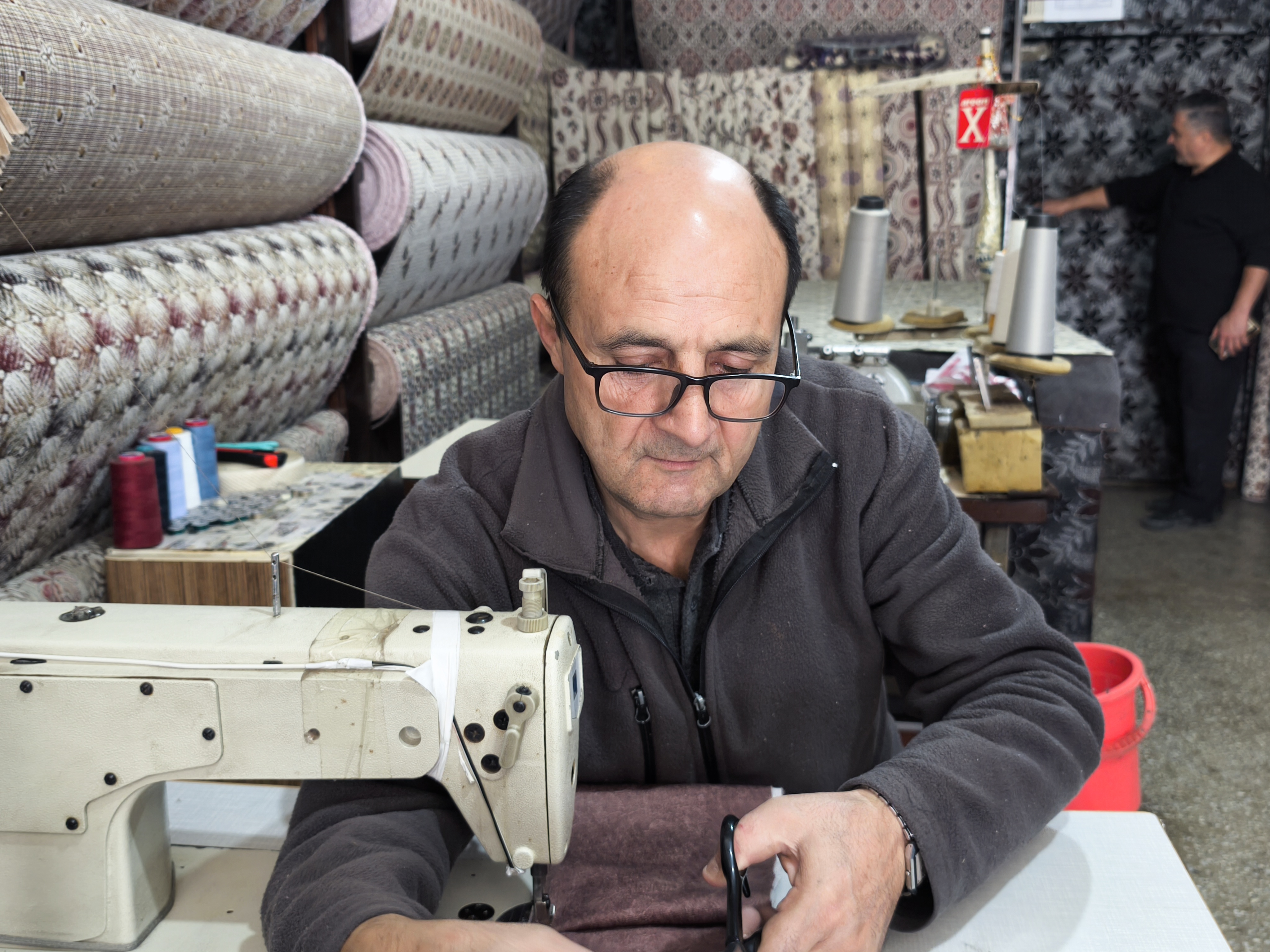 Seydişehir'de Bir Çınar: Hem Döşeme Ustası, Hem Tarihin Bekçisi - Görsel 2