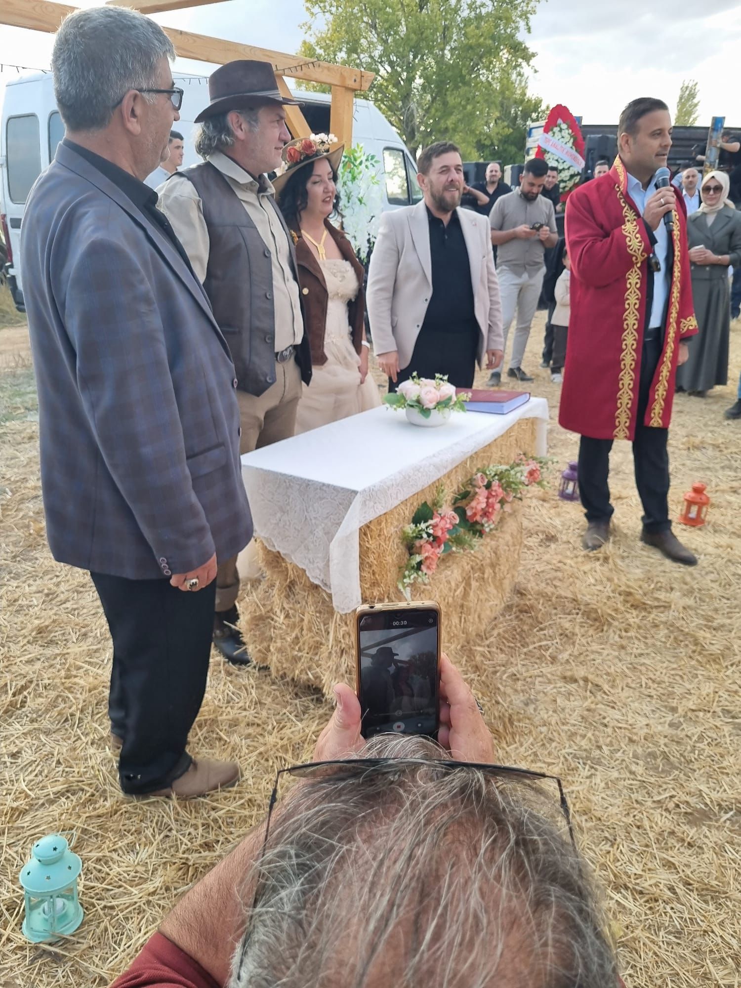 Konya'da Unutulmaz Bir Düğün: Mısır Tarlasında At Üstünde "Evet" Dediler - Görsel 3