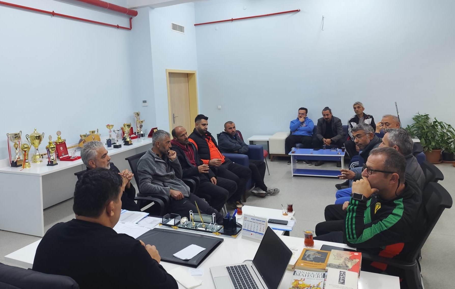 SEYDİŞEHİR’DE SPOR KULÜPLERİ İSTİŞARE TOPLANTISI GERÇEKLEŞTİRİLDİ - Görsel 1