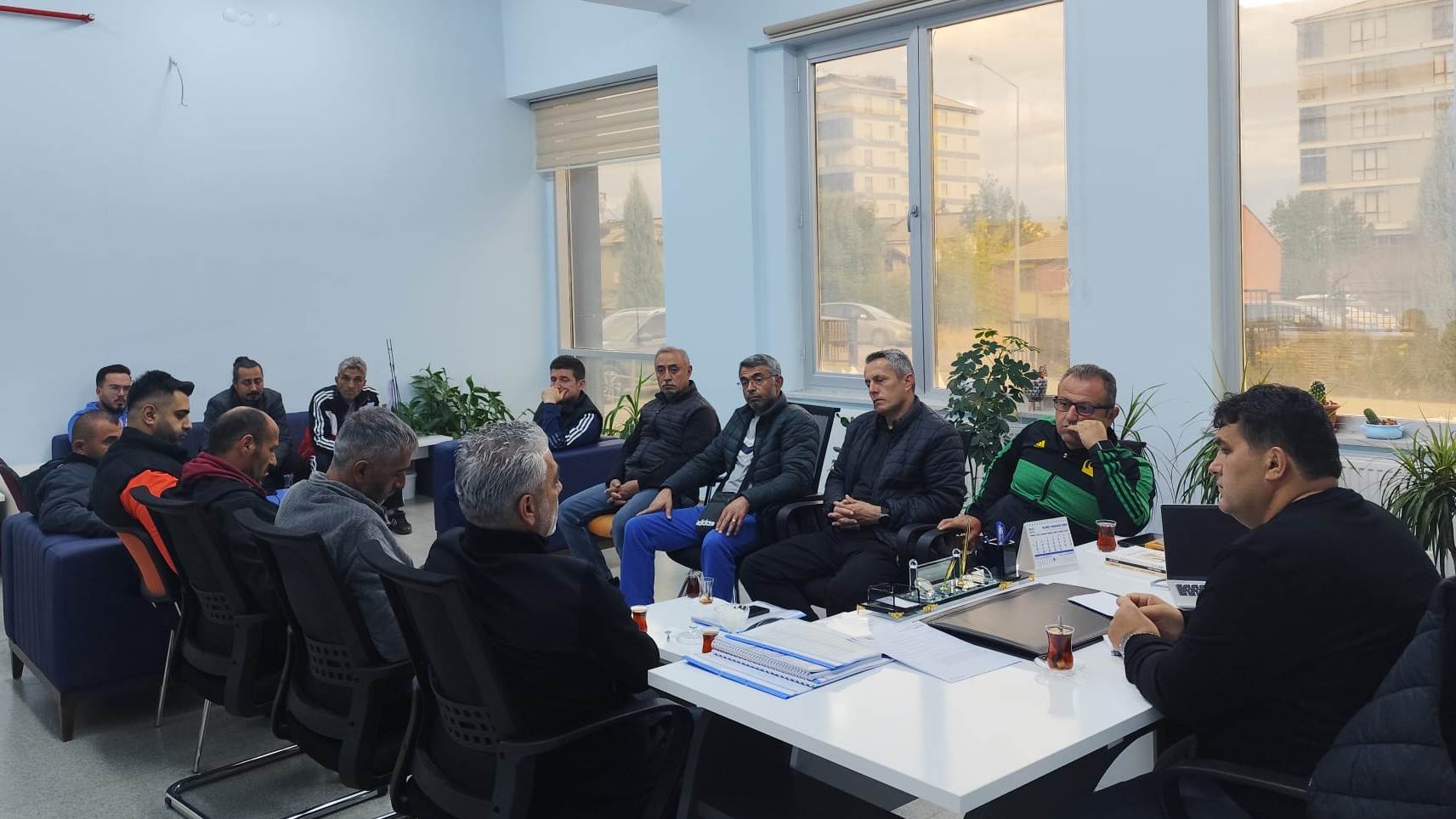 SEYDİŞEHİR’DE SPOR KULÜPLERİ İSTİŞARE TOPLANTISI GERÇEKLEŞTİRİLDİ - Görsel 2