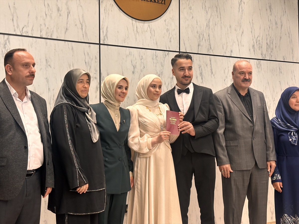 KONYA - Bakan Göktaş, evlilik kredisi desteğinden faydalanan çiftin nikah şahidi oldu - Görsel 3