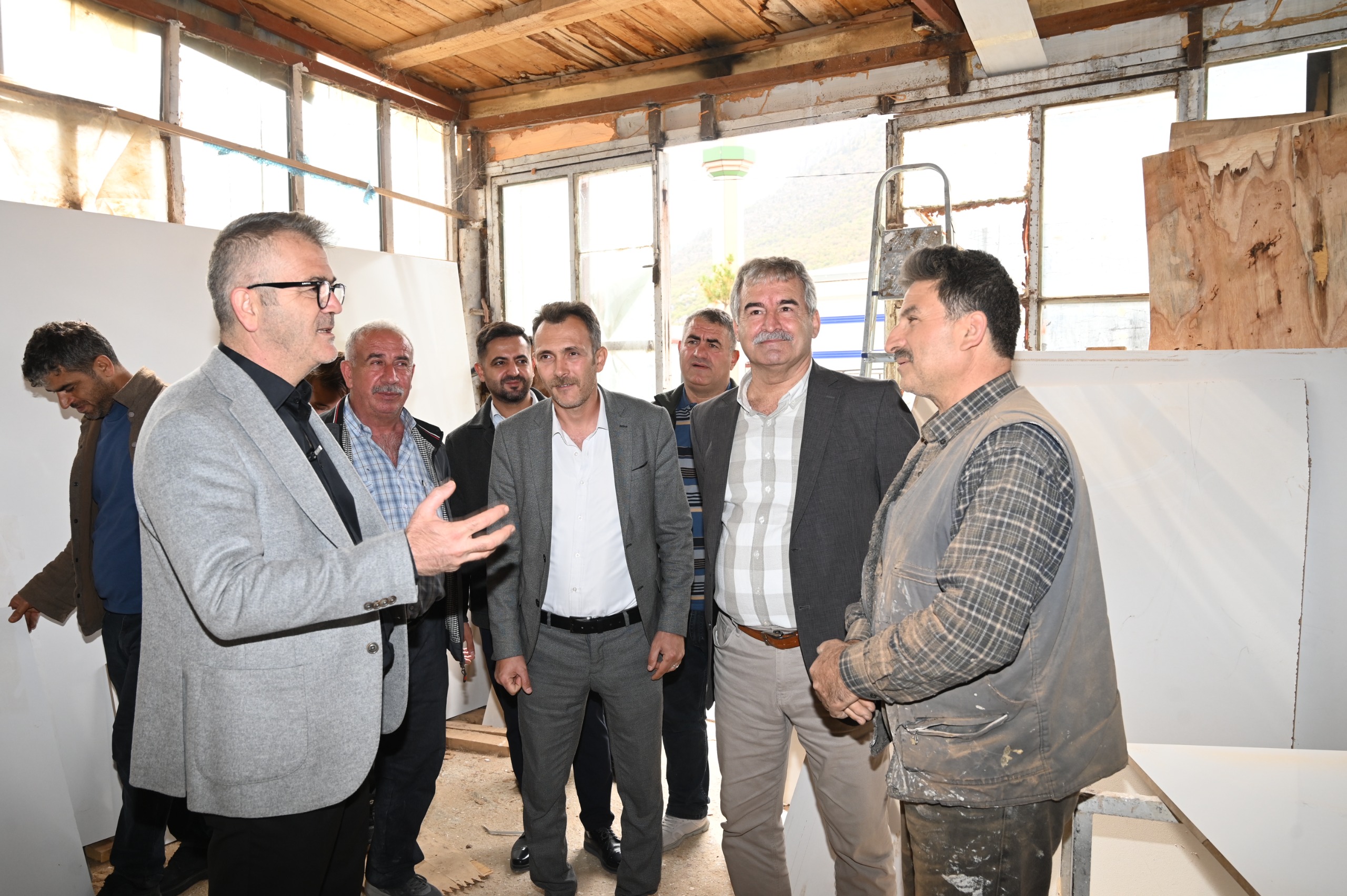 BAŞKAN USTAOĞLU “MARANGOZLAR SANAYİMİZİ YENİ YERİNE TAŞIMAK İSTİYORUZ” - Görsel 9