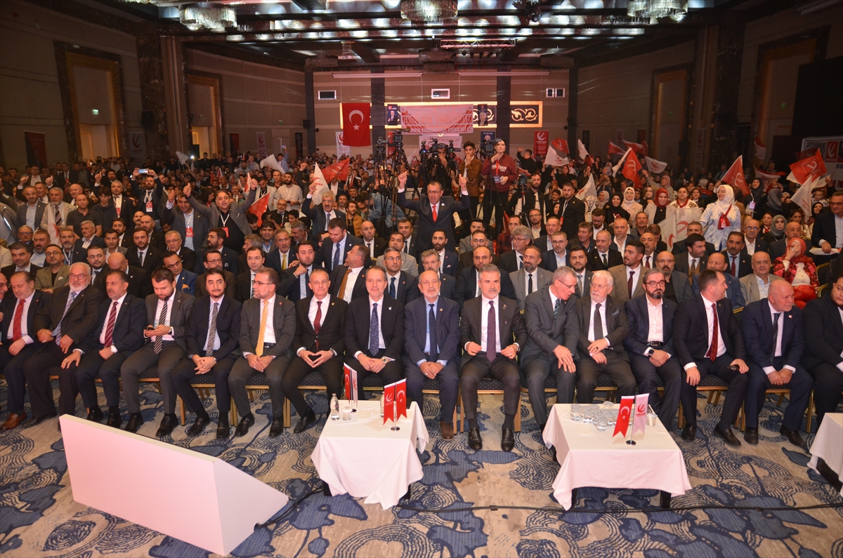 Yeniden Refah Partisi Genel Başkanı Erbakan, partisinin Konya il kongresine katıldı - Görsel 1