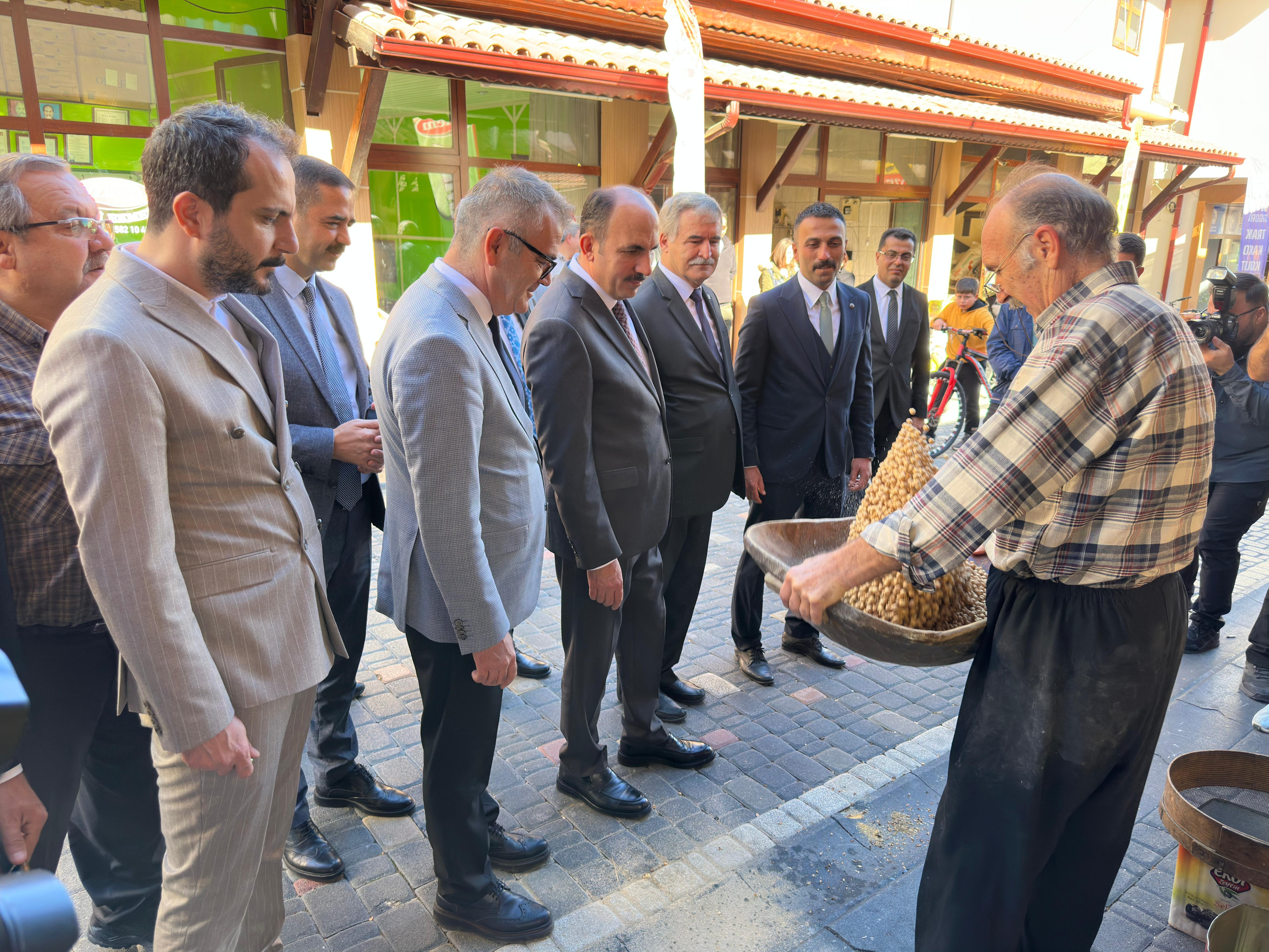 BAŞKAN ALTAY SEYDİŞEHİR’E KAZANDIRILAN 65 MİLYON LİRALIK SU YUMUŞATMA TESİSİNİ AÇTI - Görsel 1