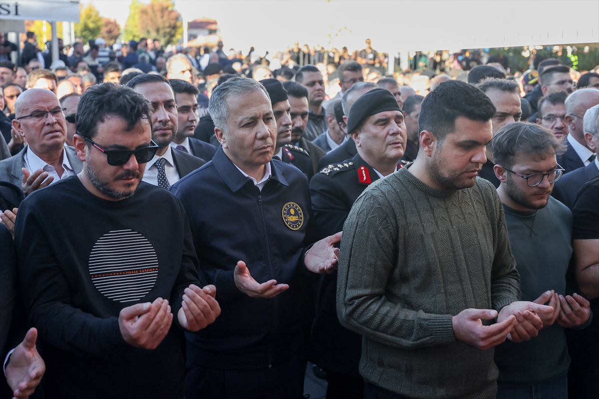 KONYA - Kalp krizi sonucu vefat eden Jandarma KOM Daire Başkanı Akşit'in cenazesi defnedildi - Görsel 5
