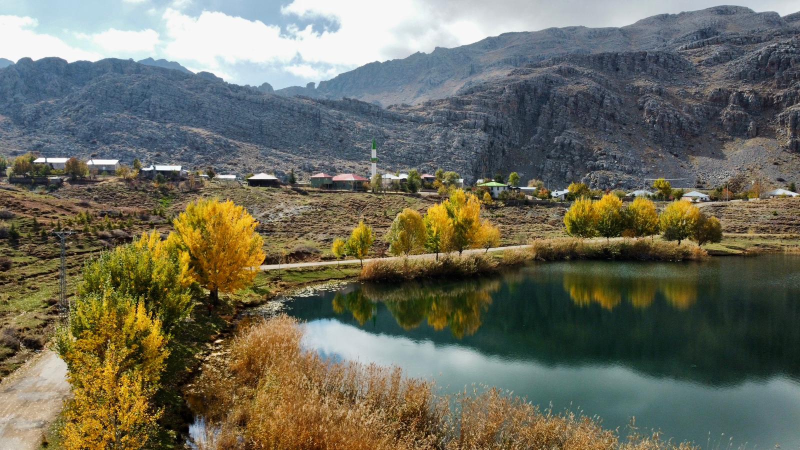 Toroslar'ın İncisi Dipsiz Göl, Sonbahar Güzelliğiyle Büyülüyor - Görsel 3